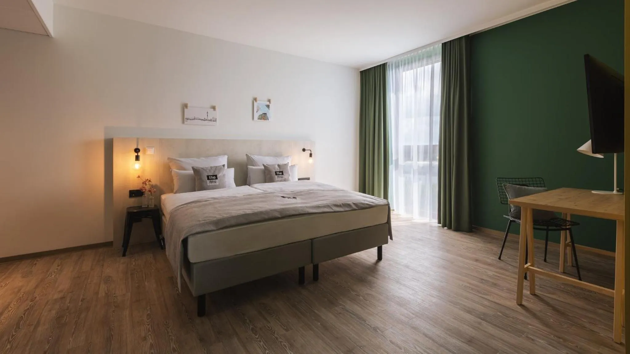 Photo of the whole room, Bed in Holiday Inn - the niu Tab Dusseldorf Main Station by IHG