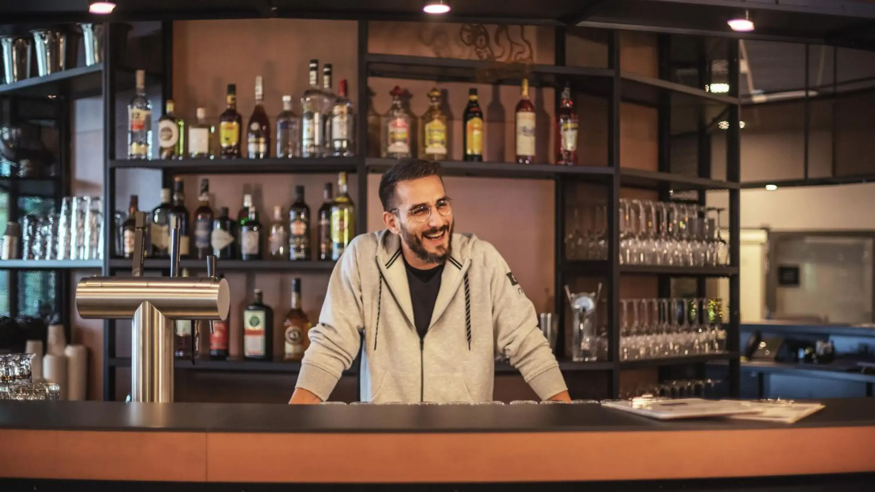 Lounge or bar in Holiday Inn - the niu Tab Dusseldorf Main Station by IHG Lounge or bar in Holiday Inn - the niu Tab Dusseldorf Main Station by IHG