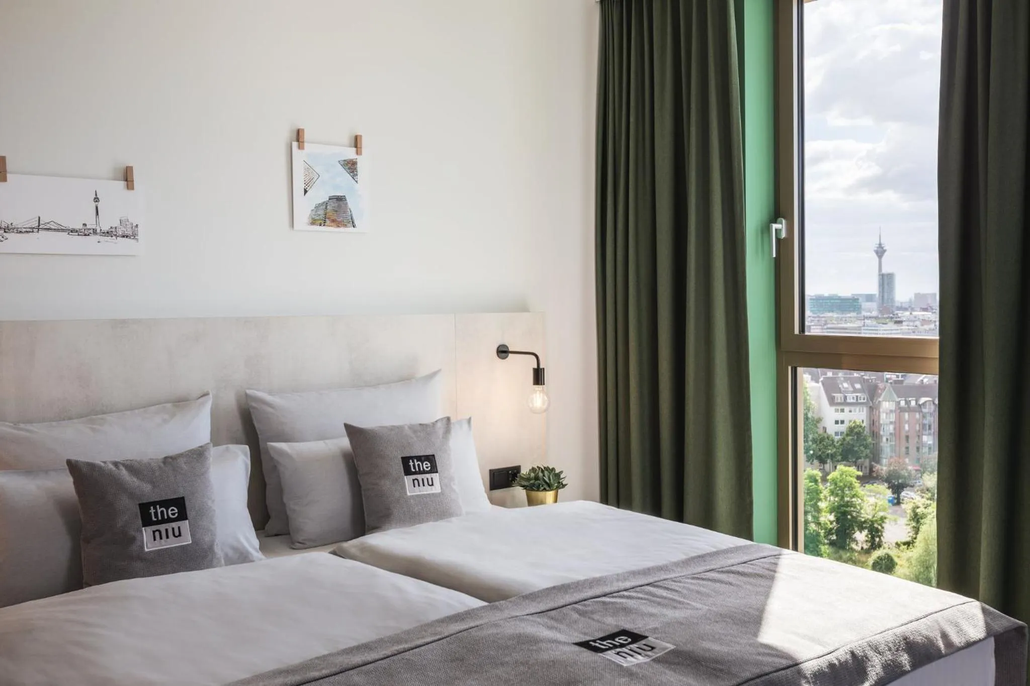 Photo of the whole room, Bed in Holiday Inn - the niu Tab Dusseldorf Main Station by IHG