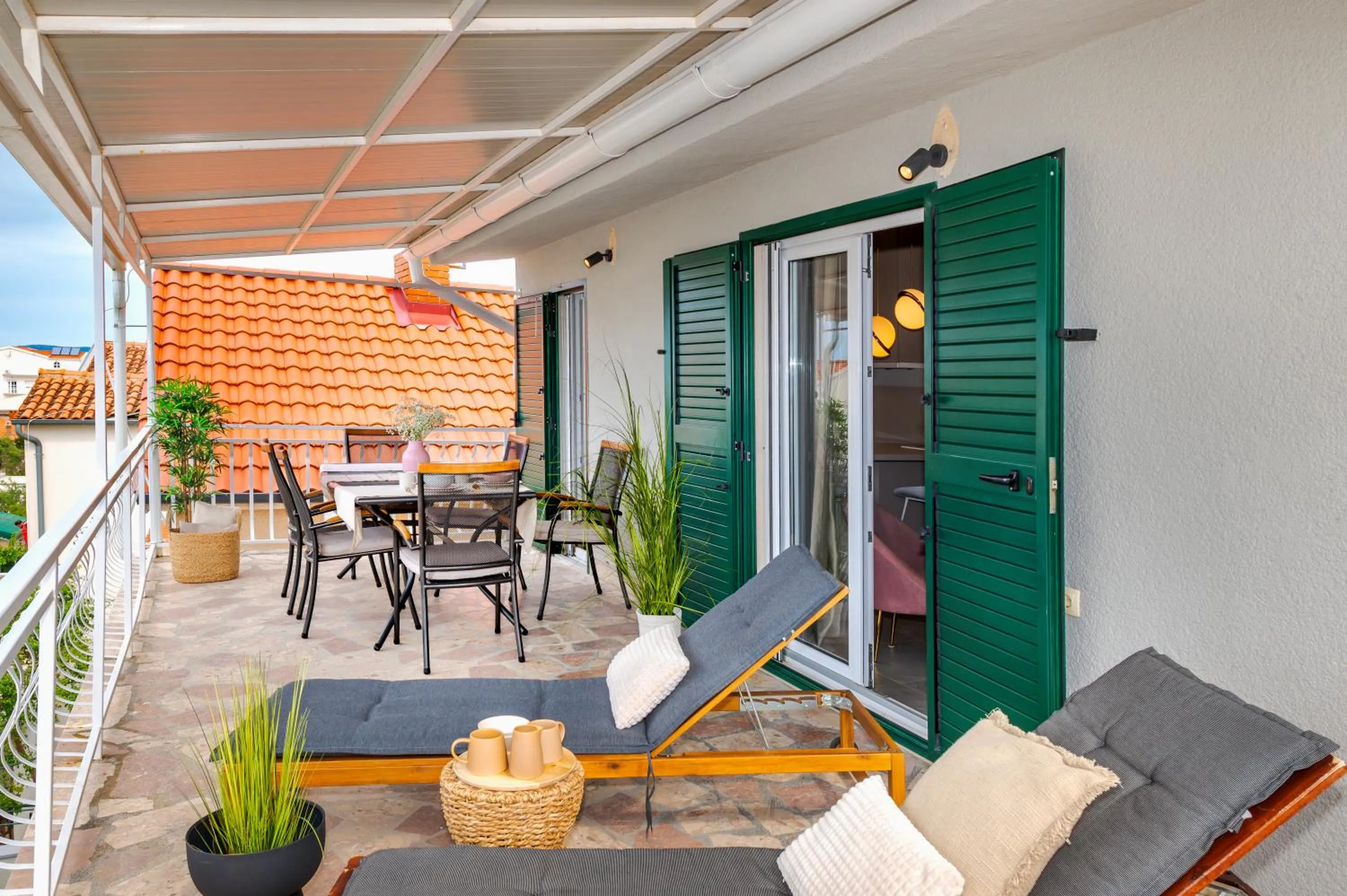 DANICA Luxury SeaSide Apartment