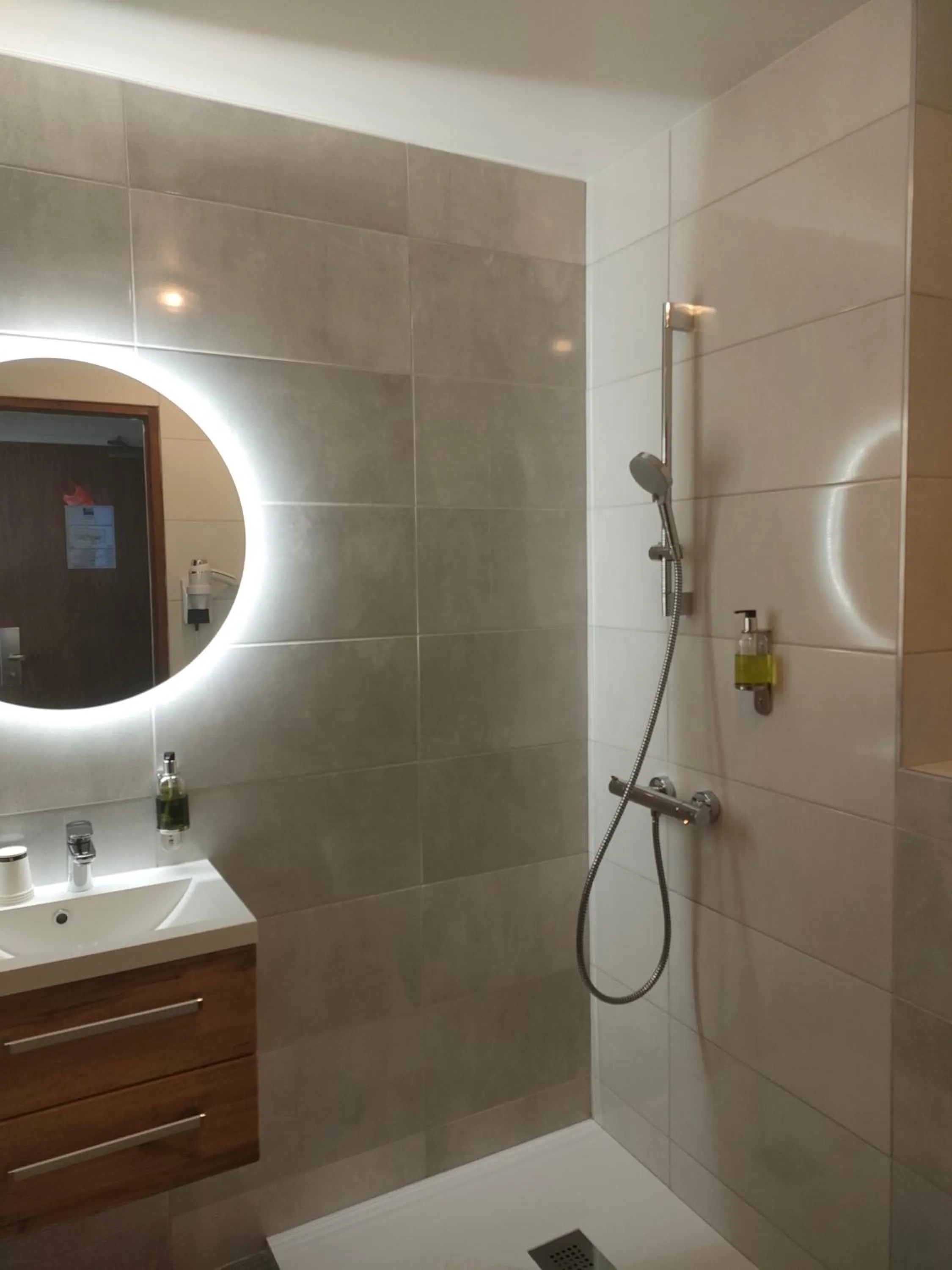 Shower in Hotel Lou Granva