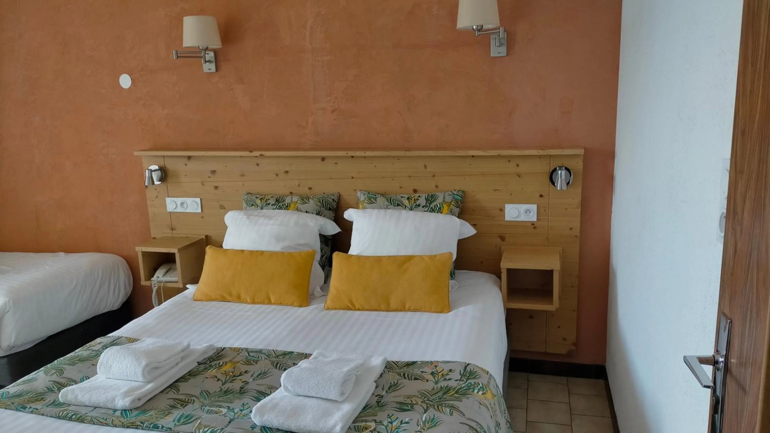 Balcony/Terrace, Bed in Hotel Lou Granva