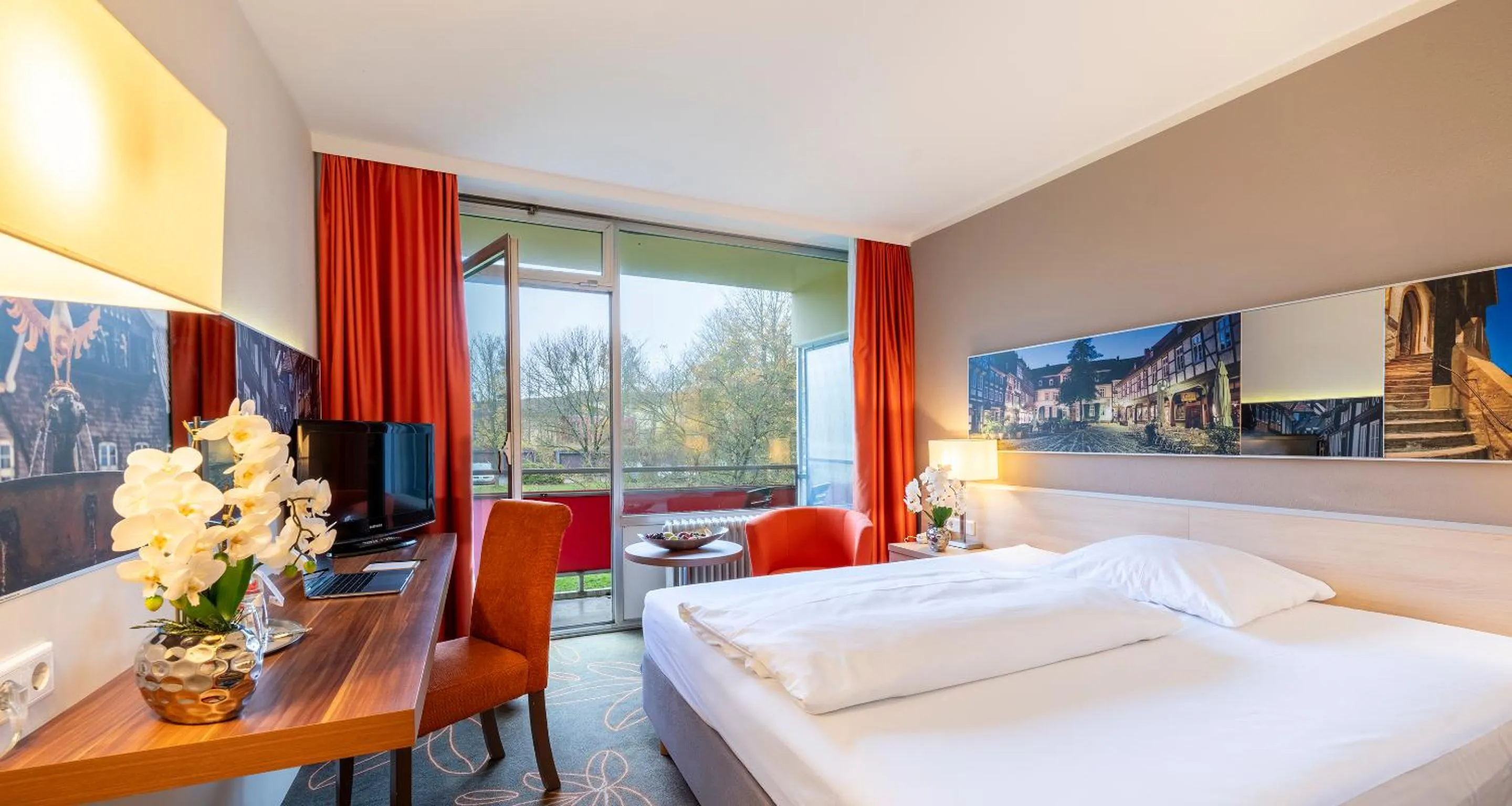 View (from property/room), Bed in PLAZA INN Goslar