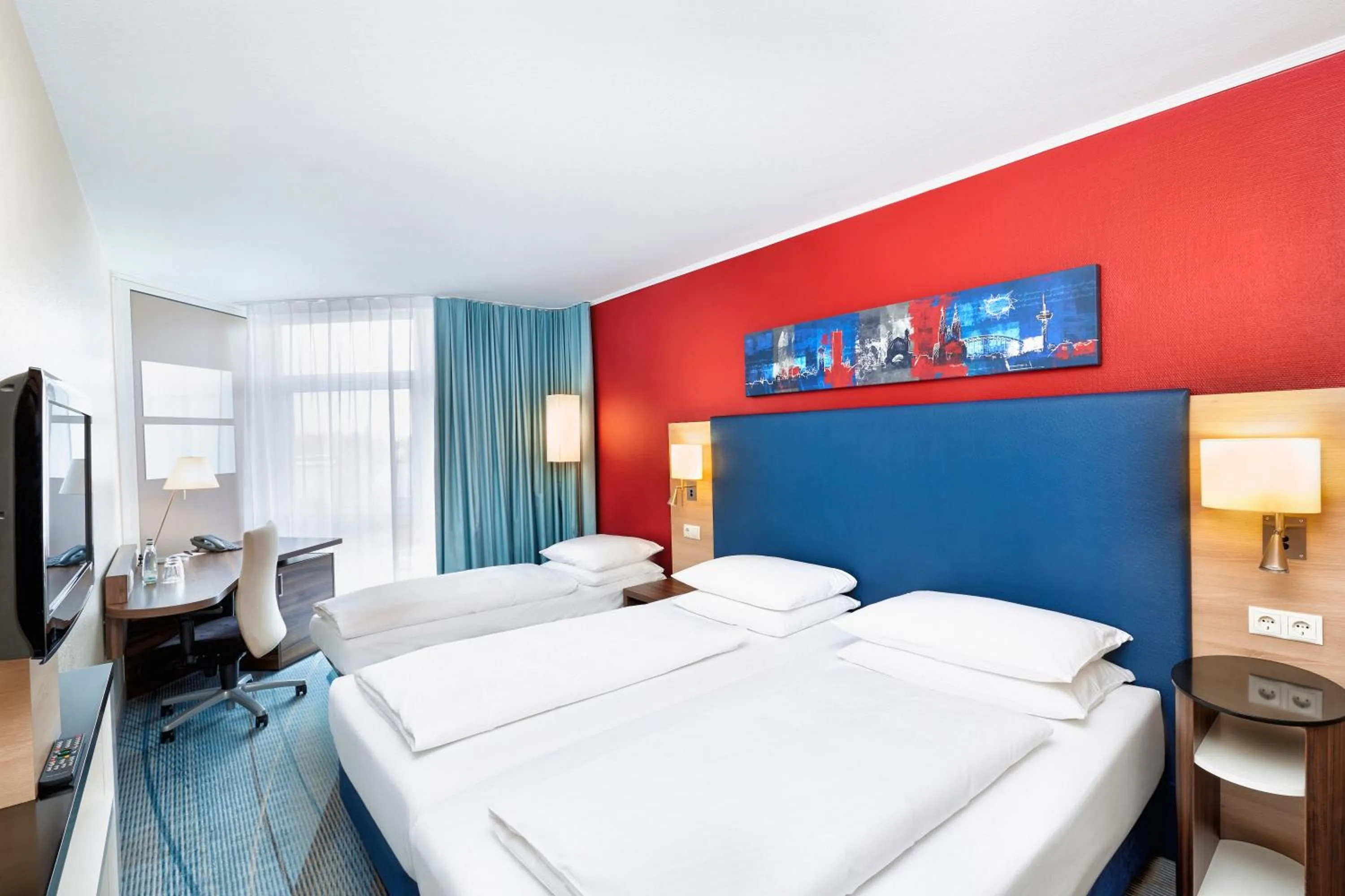 Photo of the whole room, Bed in H+ Hotel Köln Brühl