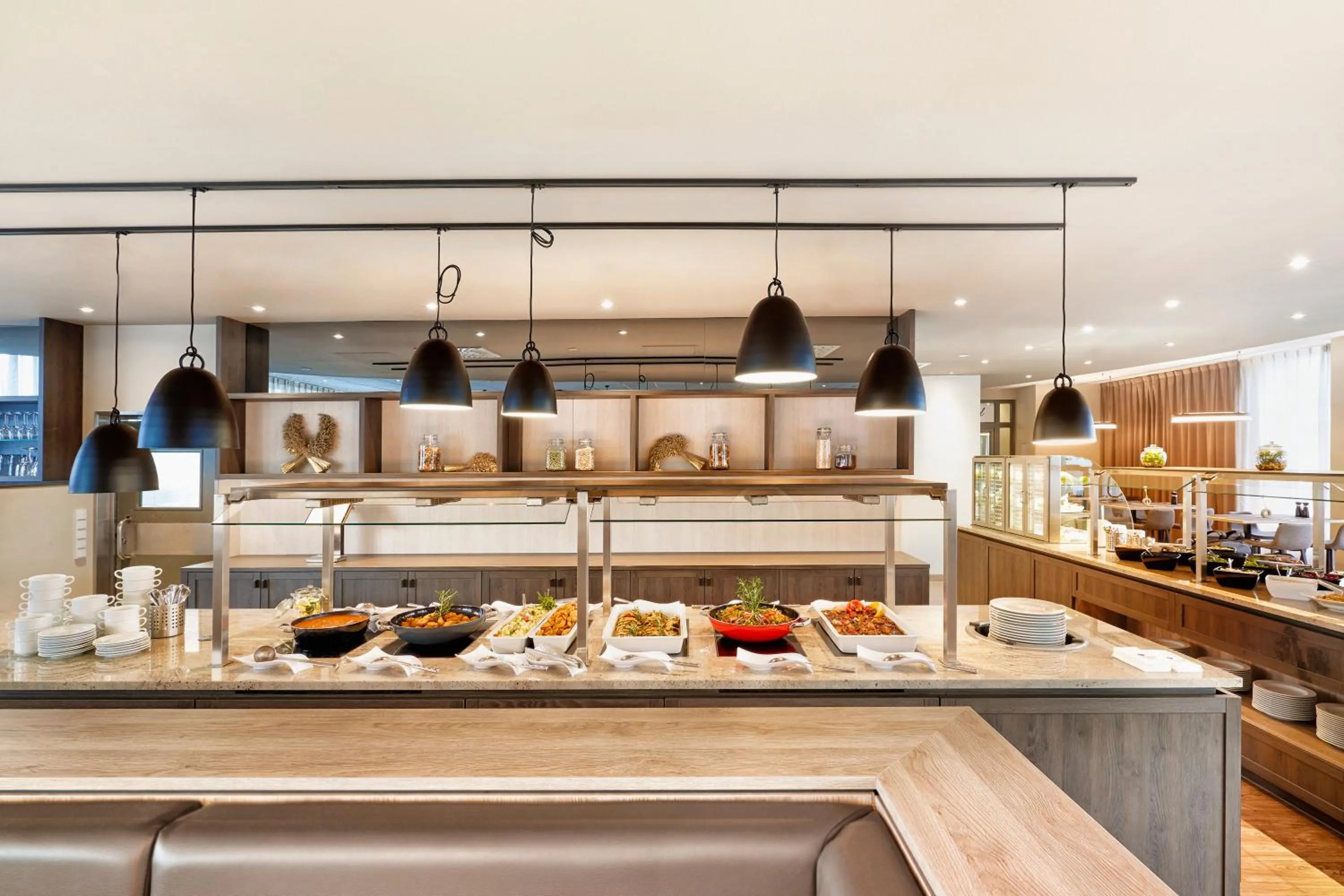 Restaurant/places to eat in H+ Hotel Köln Brühl