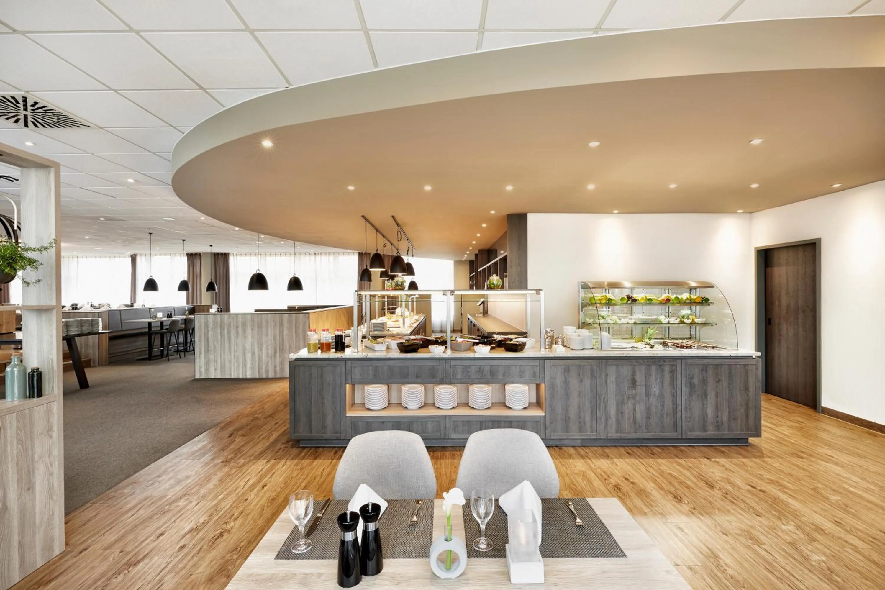 Restaurant/places to eat in H+ Hotel Köln Brühl