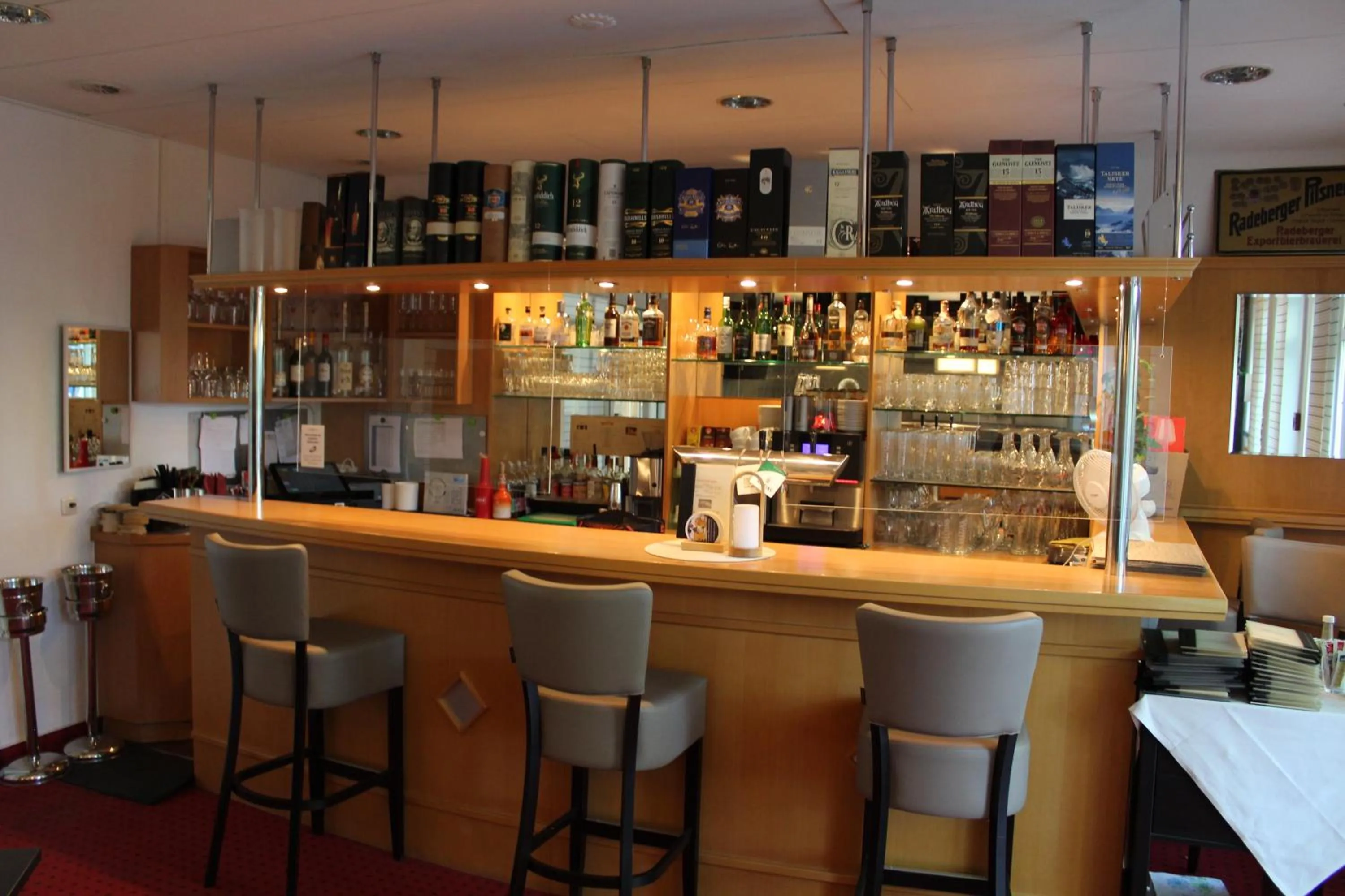 Lounge or bar in H+ Hotel Erfurt