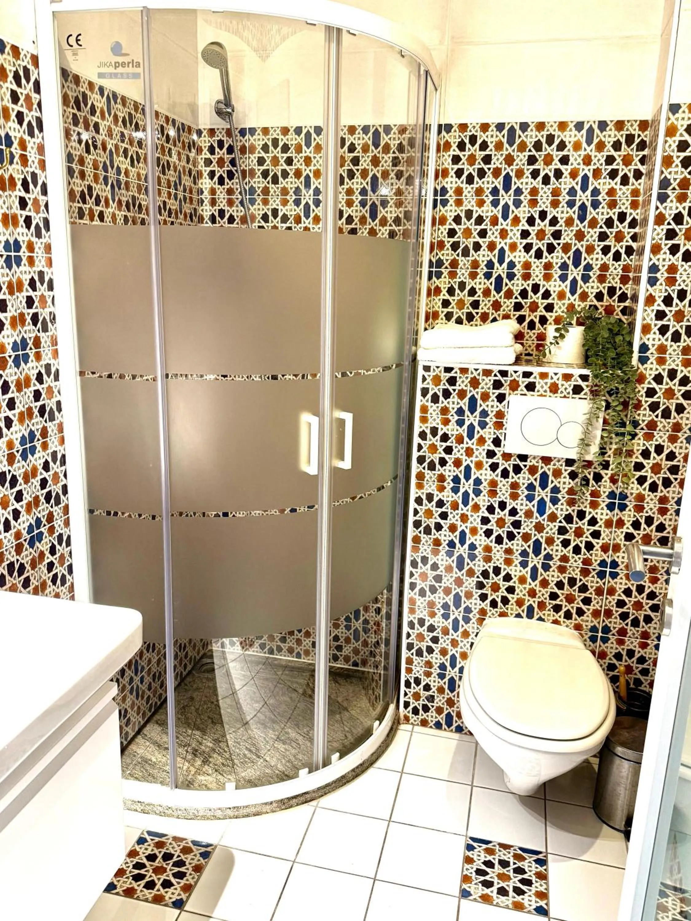 Shower in Ryad Mogador Liège