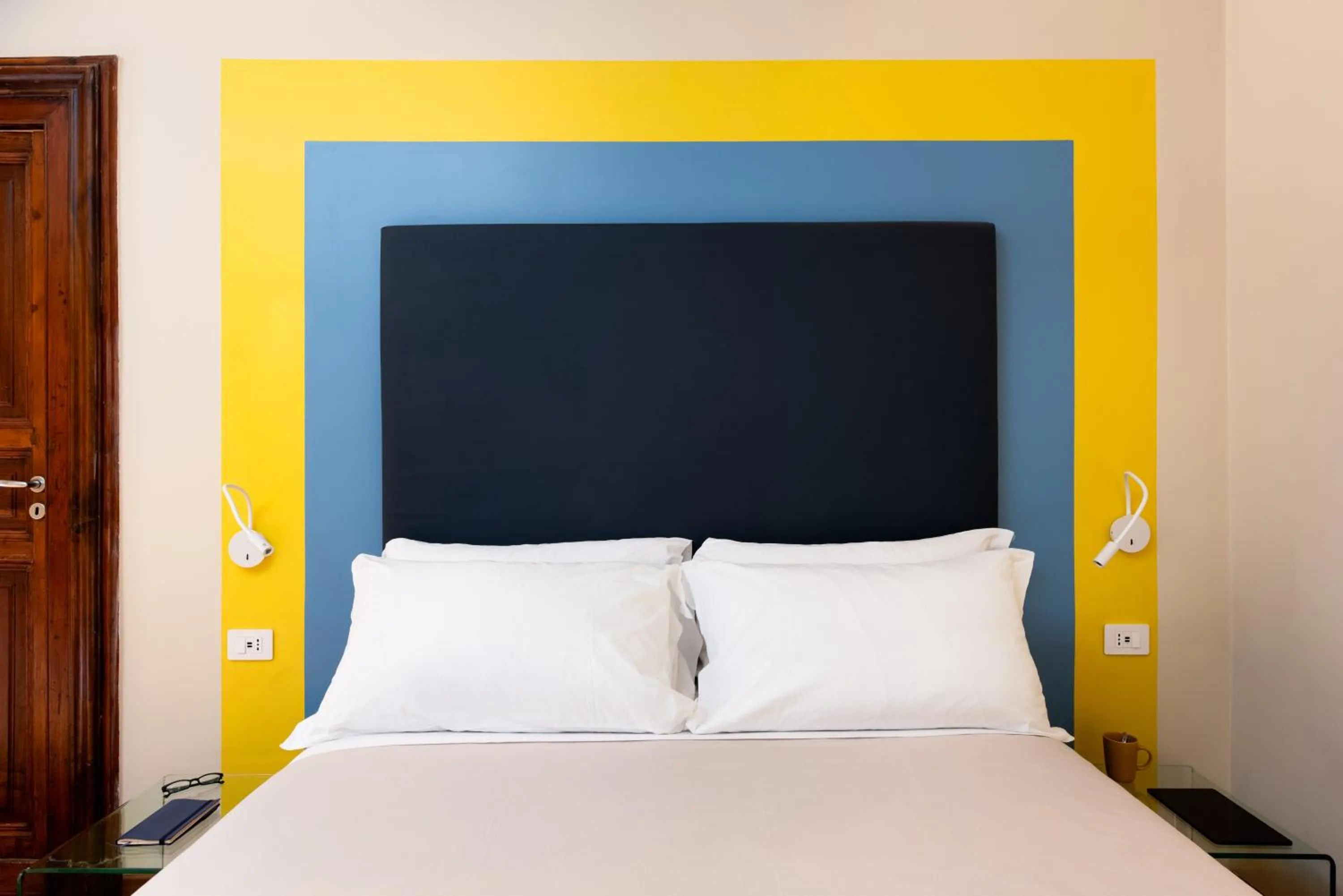 Bed in Circle in the Square