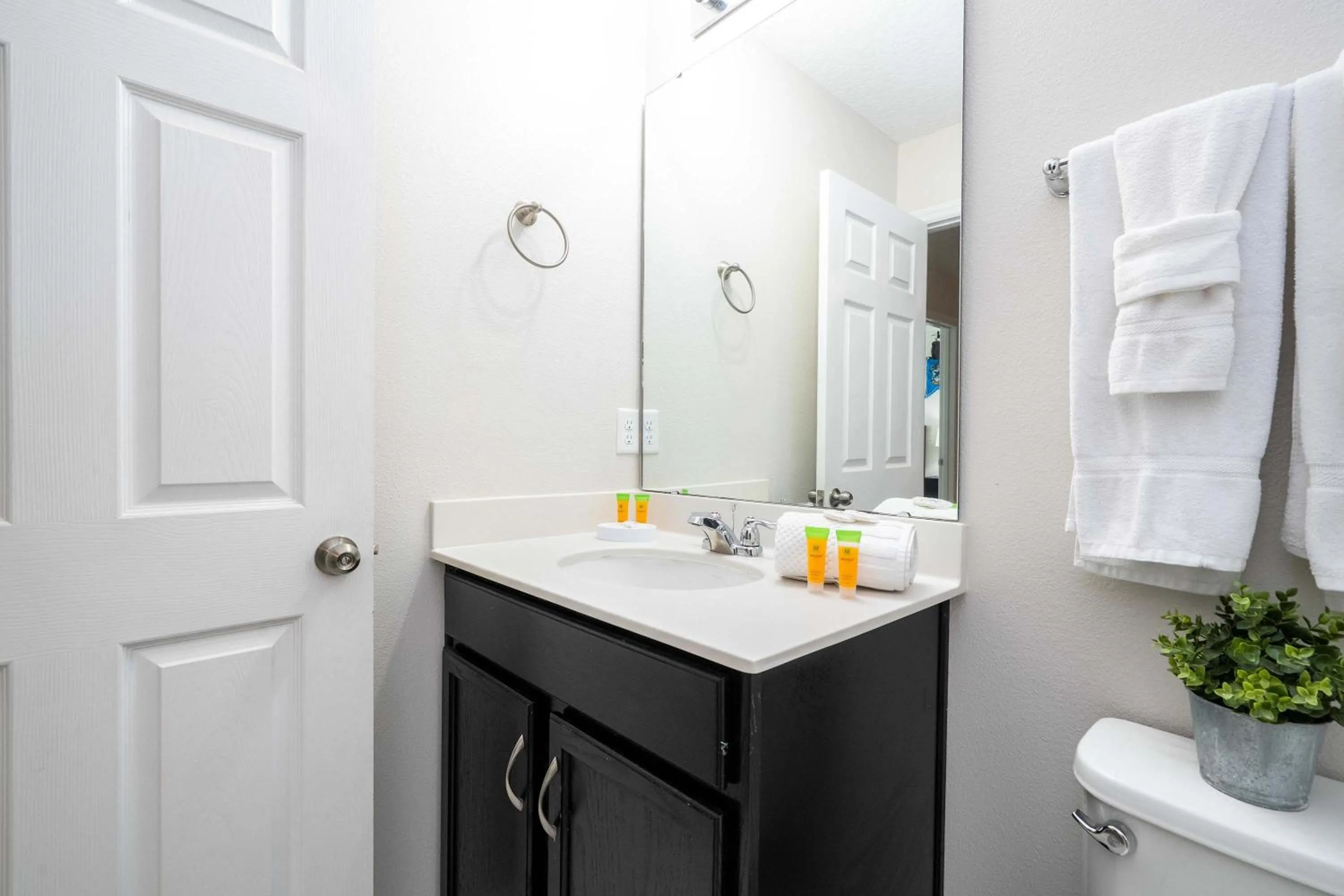 Family Friendly Four Bedroom w/ Pool @SolaraResort 1517