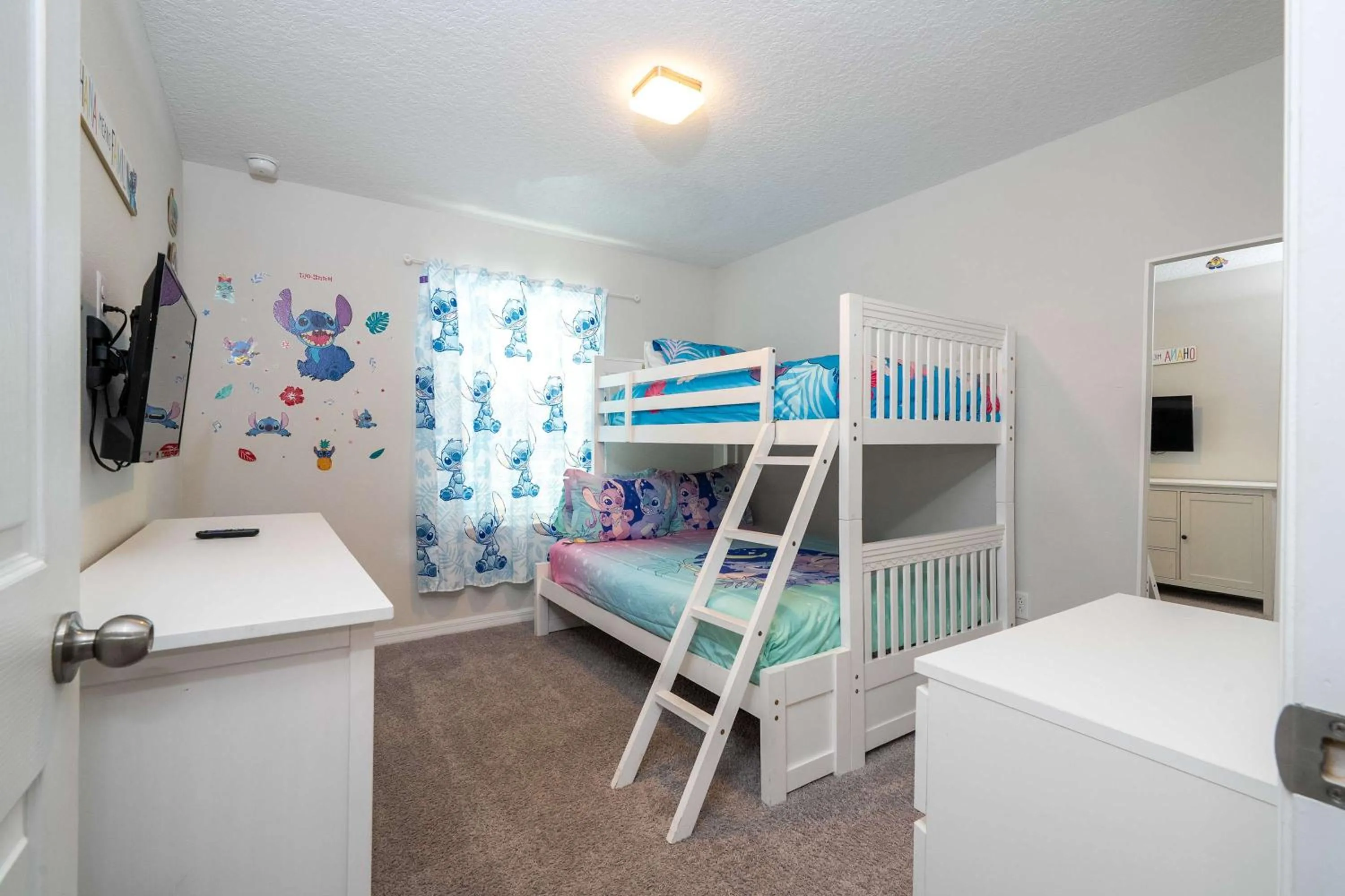 Bed in Family Friendly Four Bedroom w/ Pool @SolaraResort 1517