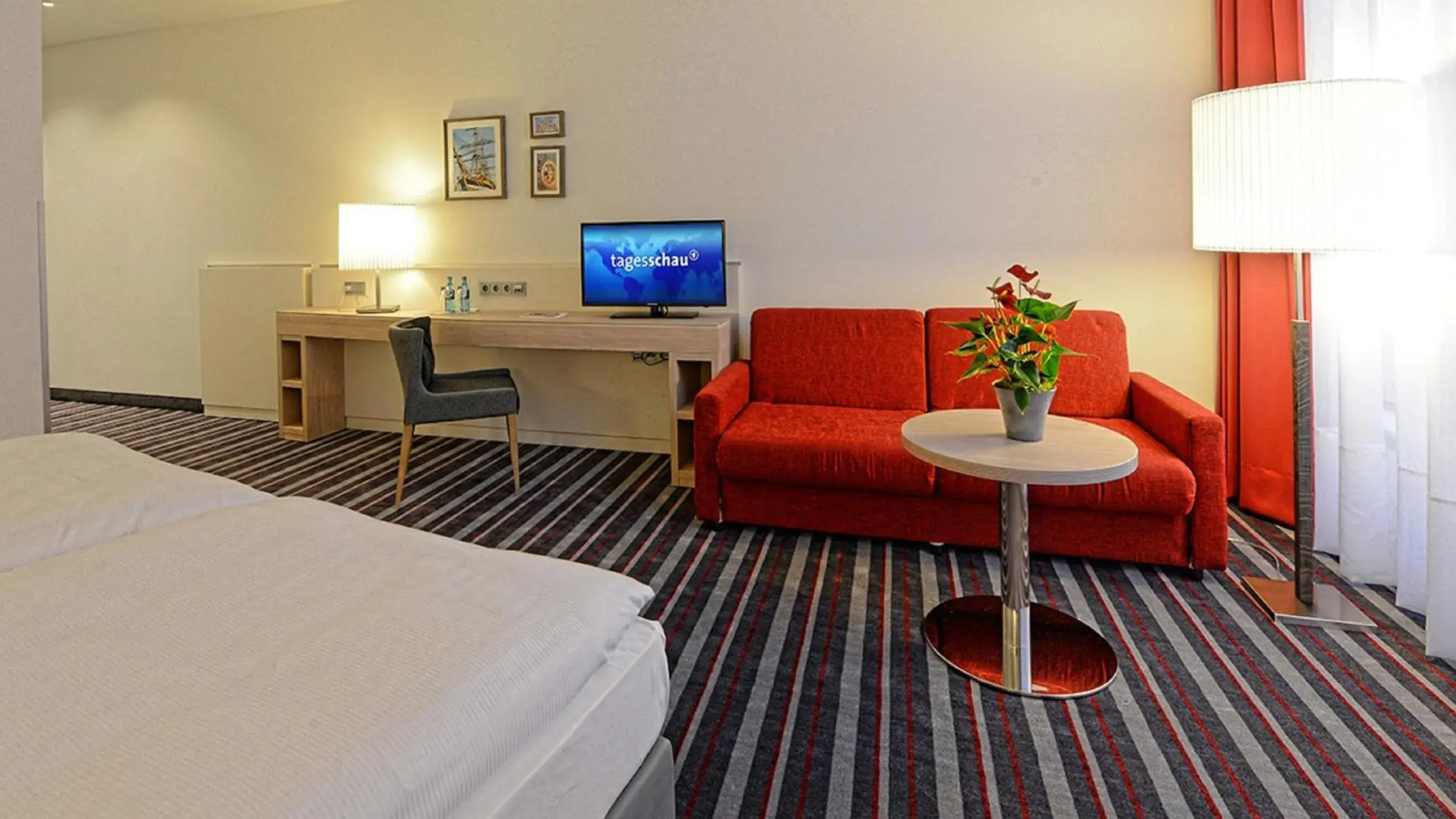 Photo of the whole room, Bed in H+ Hotel Stade Herzog Widukind Photo of the whole room, Bed in H+ Hotel Stade Herzog Widukind