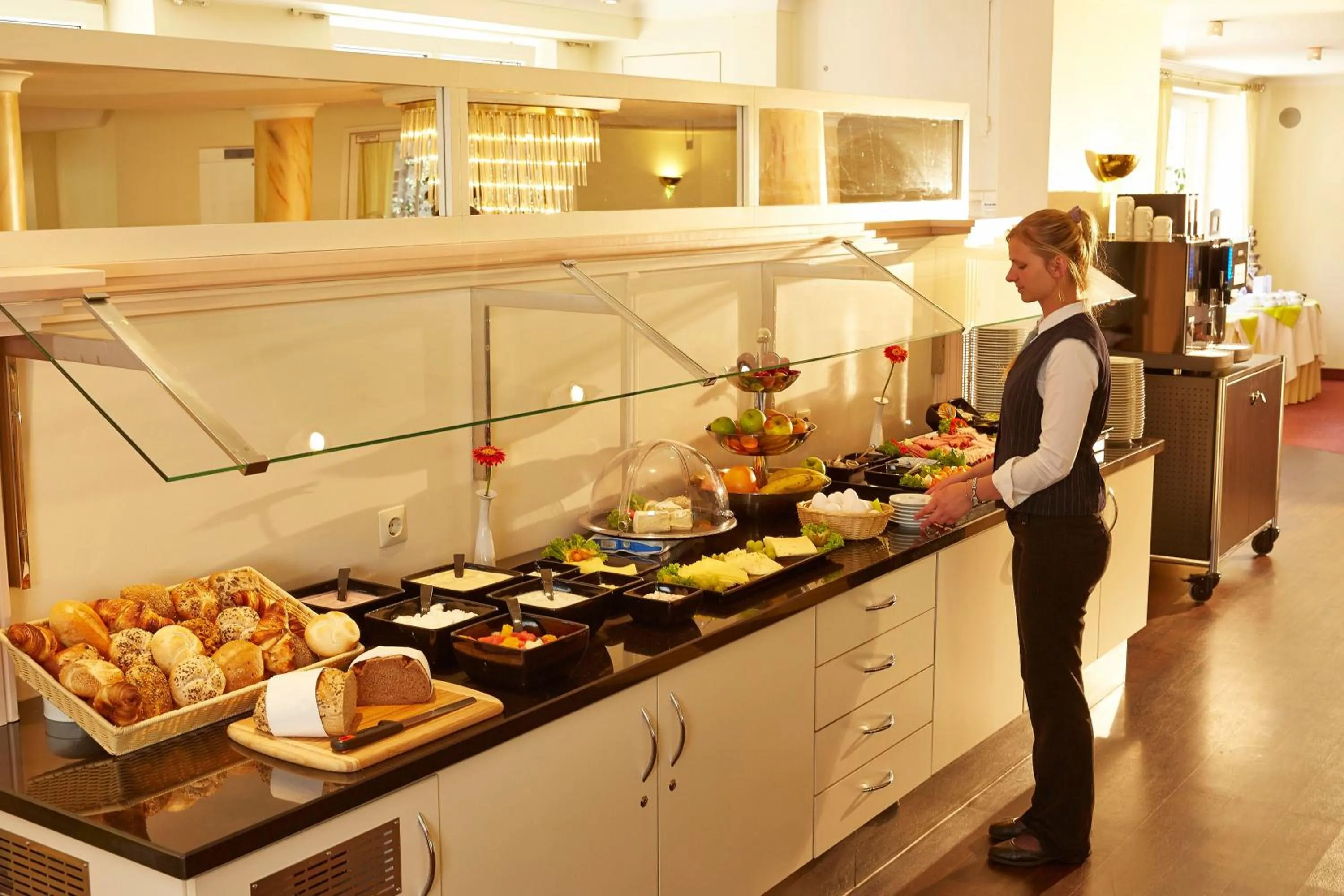 Buffet breakfast in H+ Hotel Stade Herzog Widukind