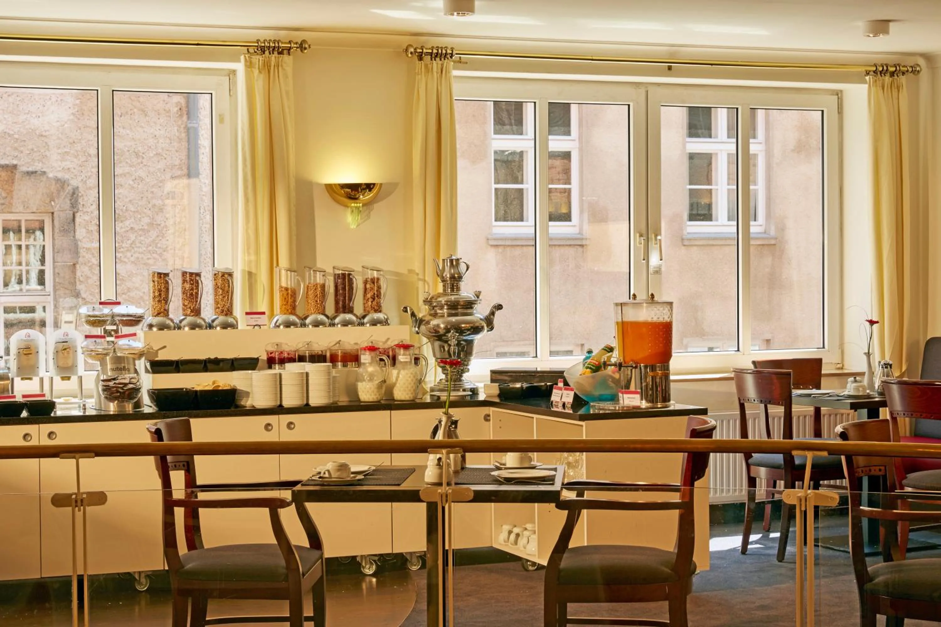 Restaurant/places to eat in H+ Hotel Stade Herzog Widukind