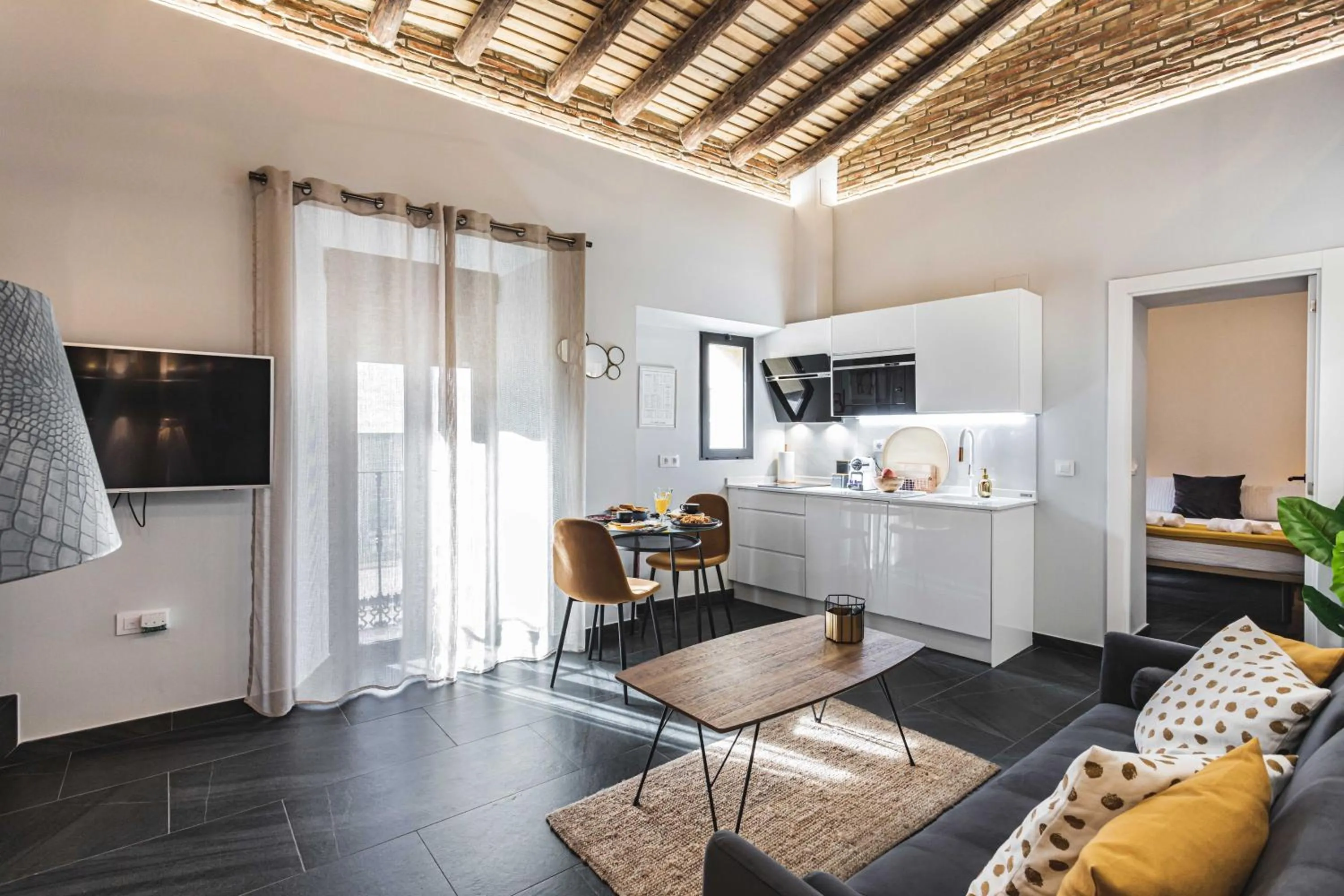 Kitchen or kitchenette in Apartamentos Cáceres Central Suites