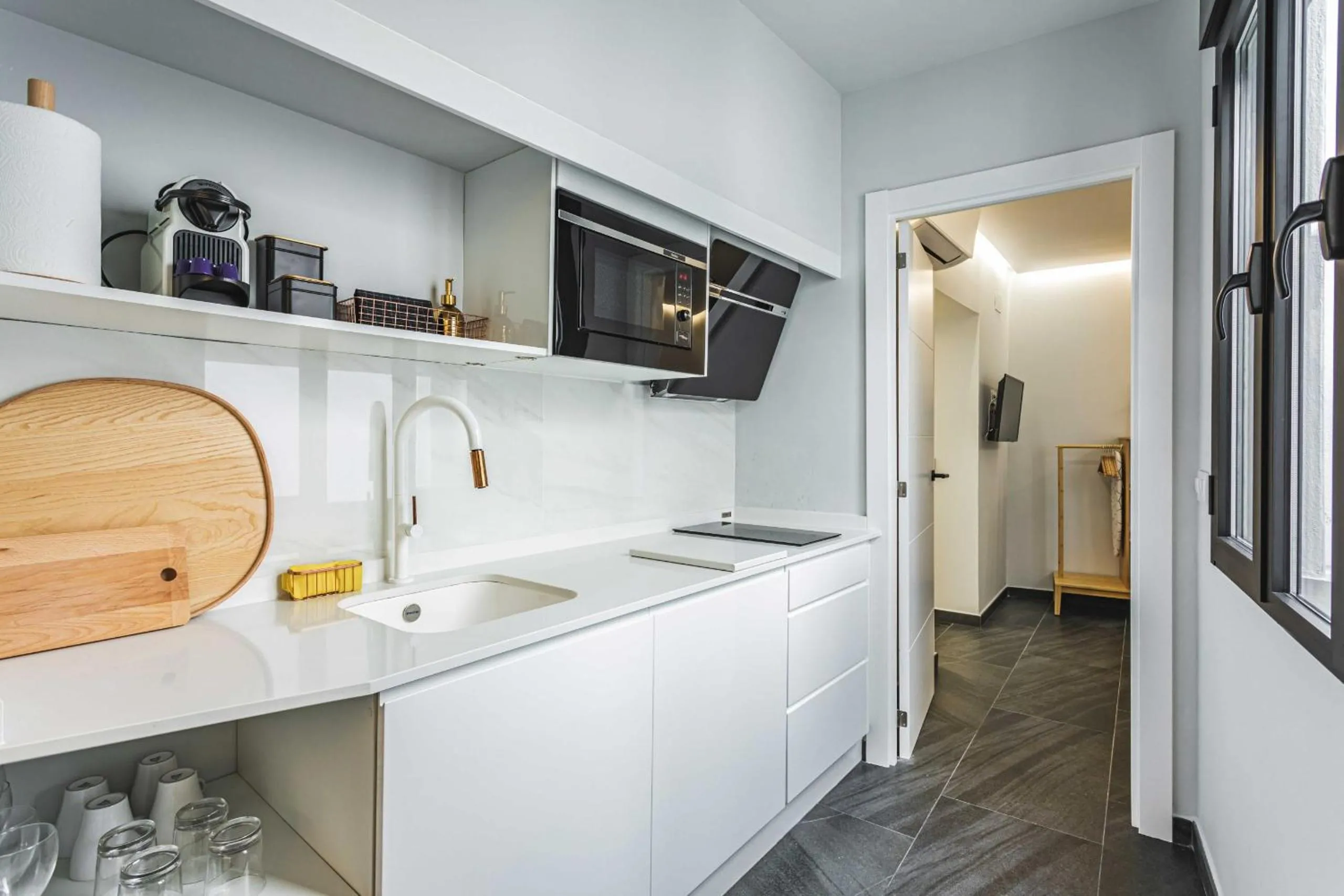Kitchen or kitchenette in Apartamentos Cáceres Central Suites