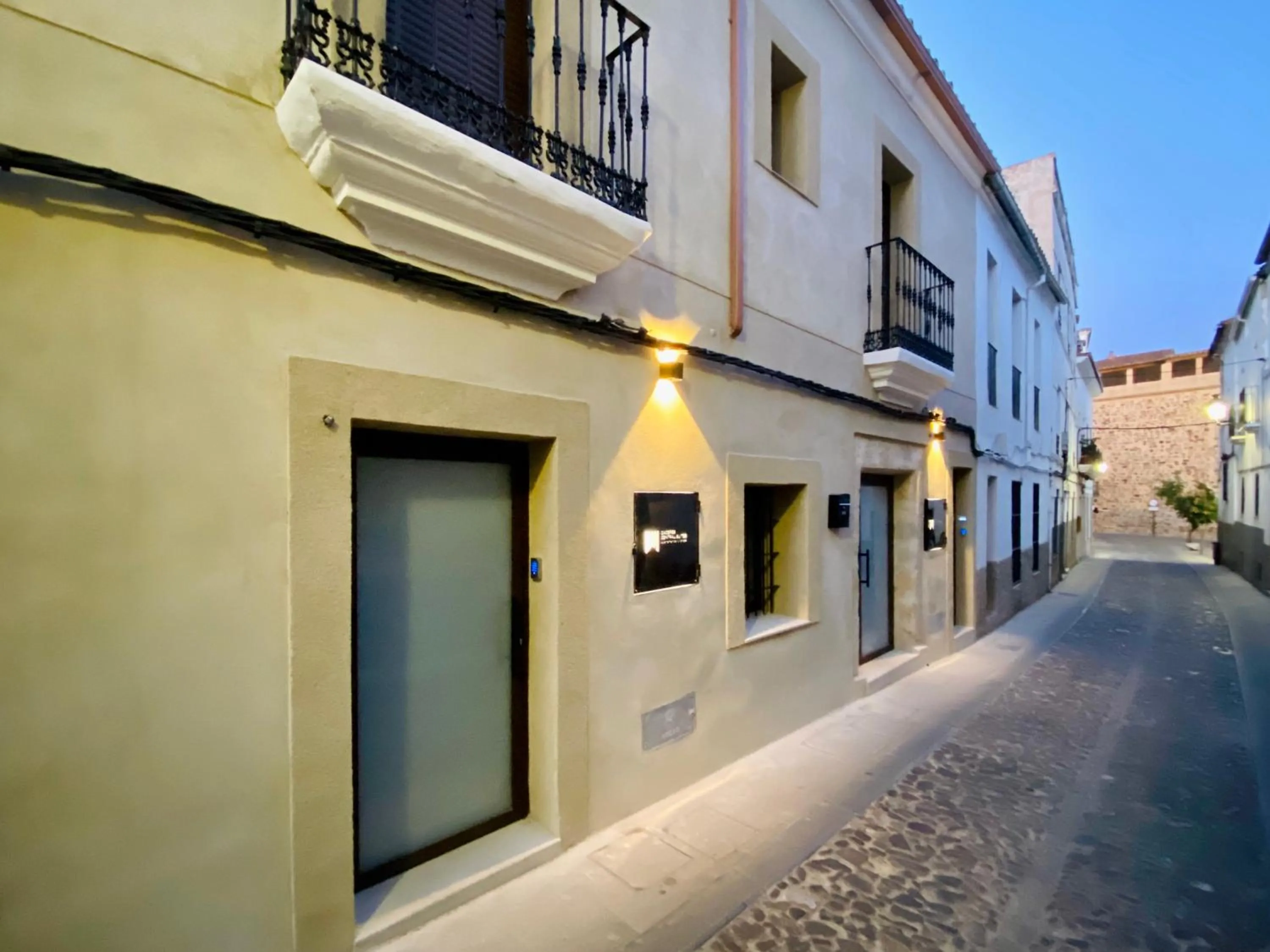 Facade/entrance in Apartamentos Cáceres Central Suites