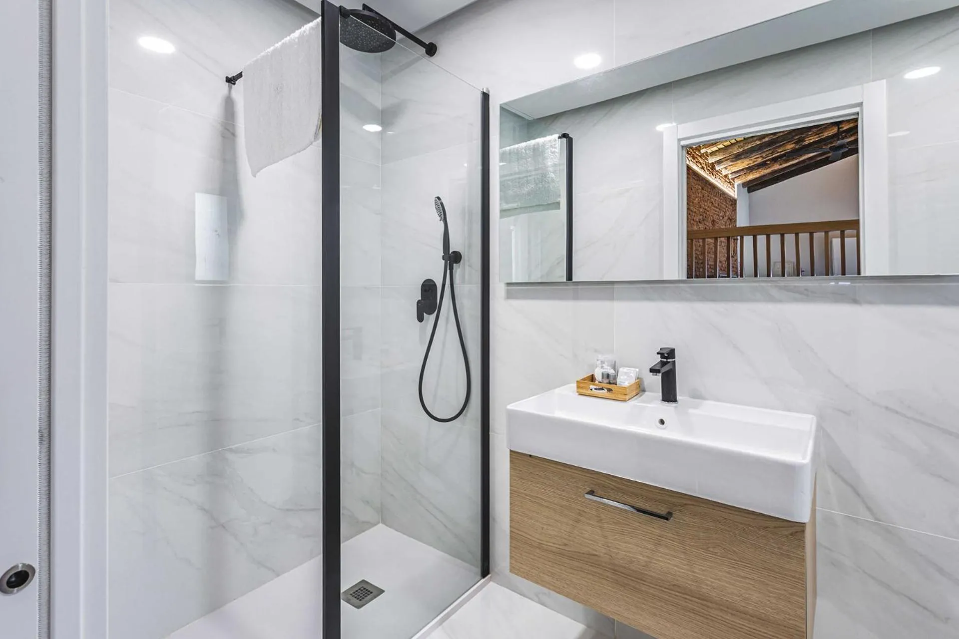 Bathroom in Apartamentos Cáceres Central Suites