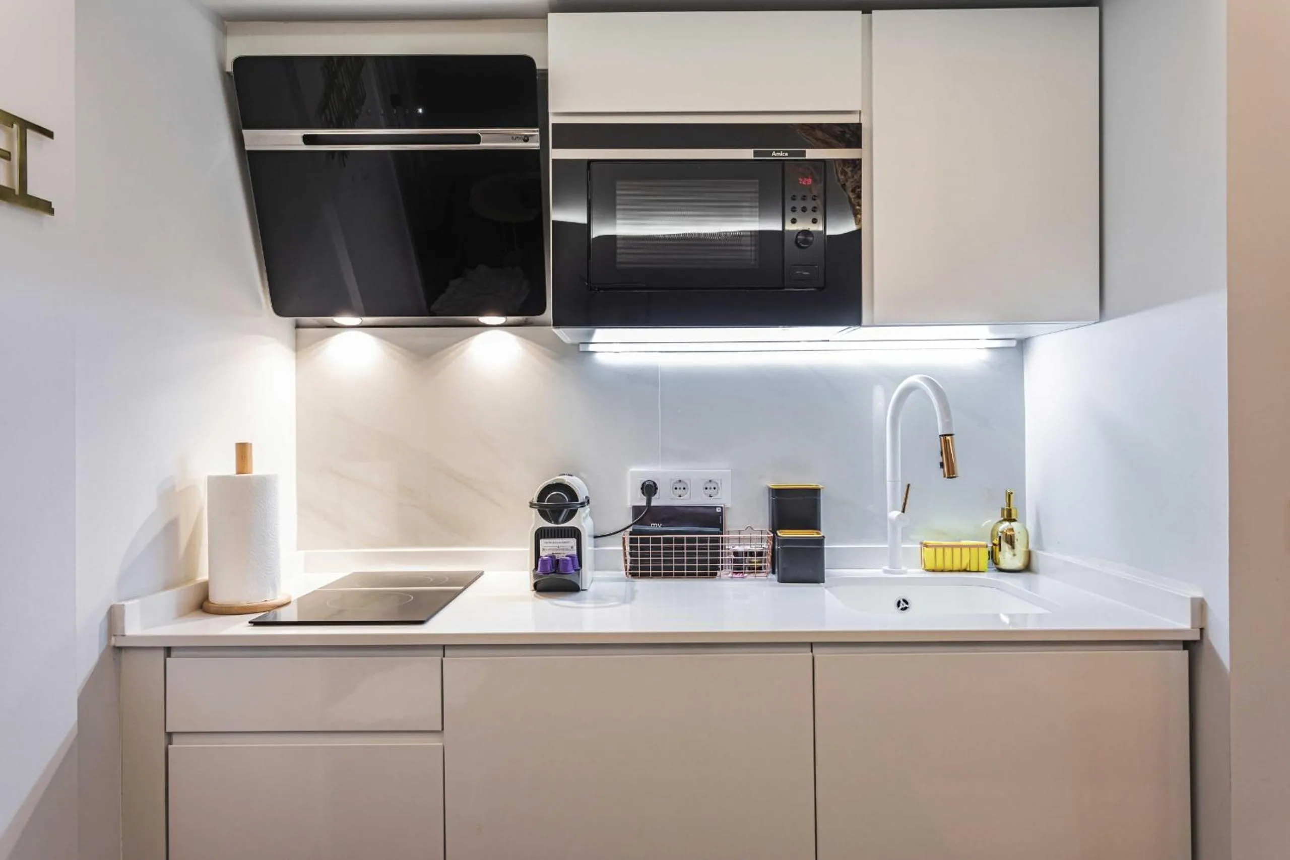 Kitchen or kitchenette in Apartamentos Cáceres Central Suites