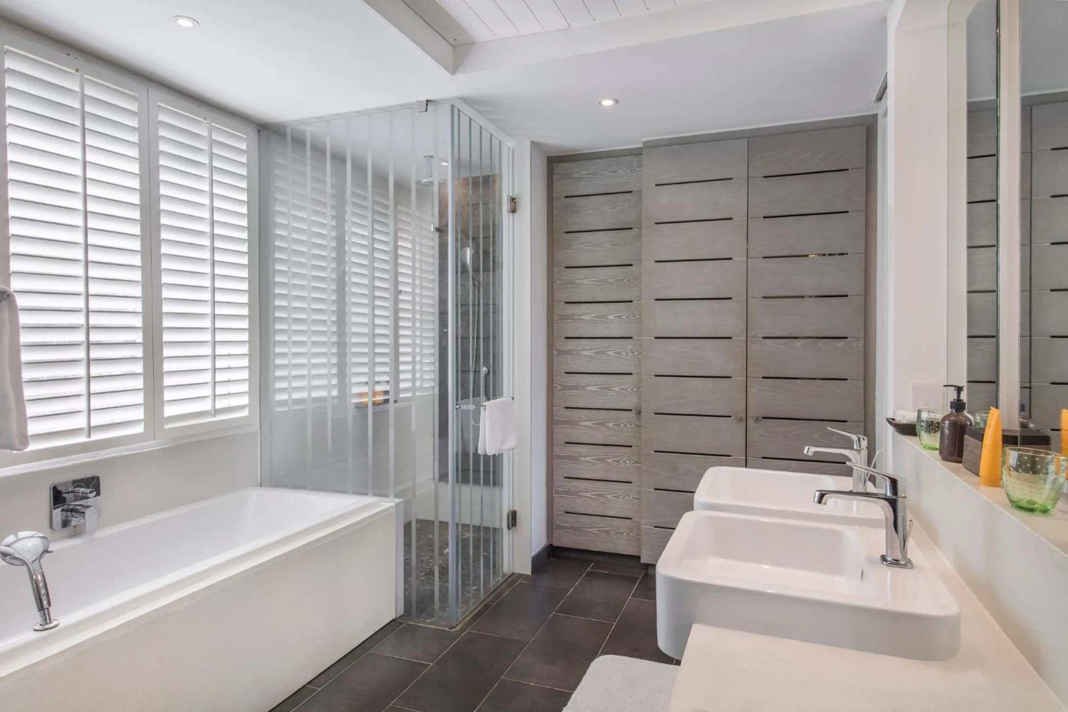 Shower in Long Beach Mauritius