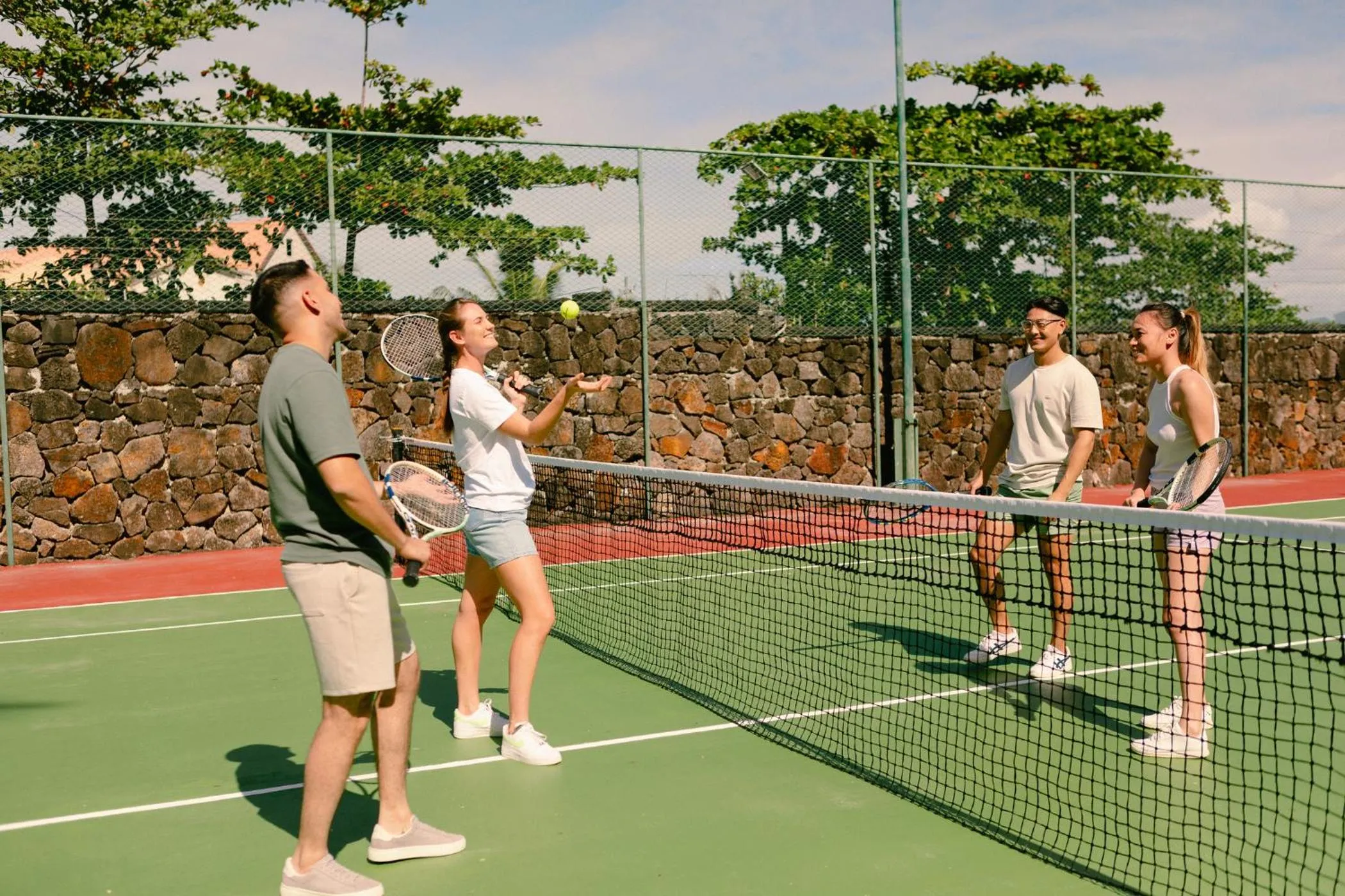 Tennis court in Ambre - Adults only