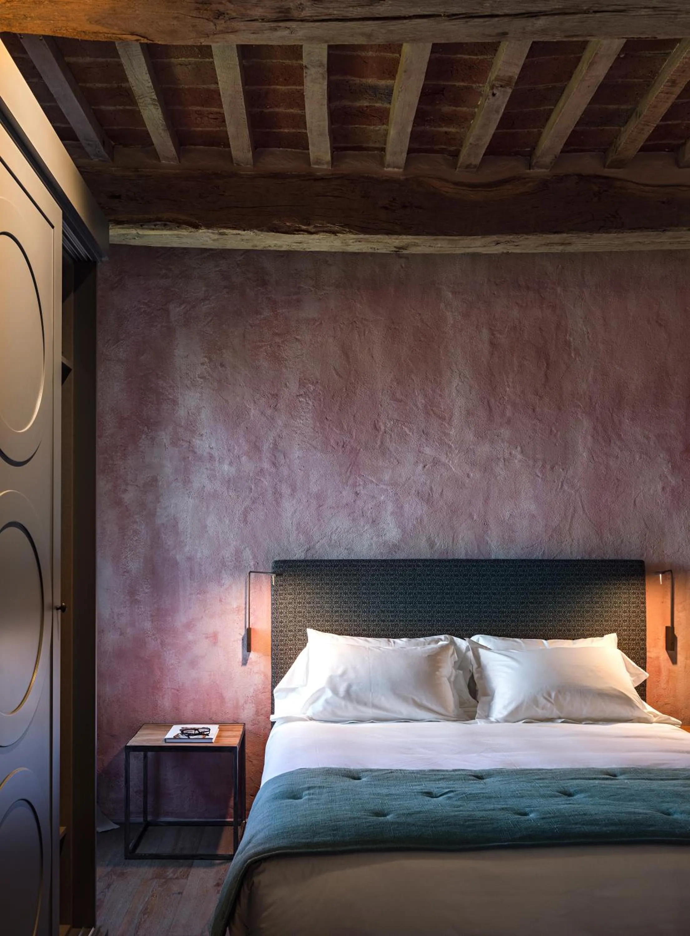 Bedroom, Bed in Rastrello