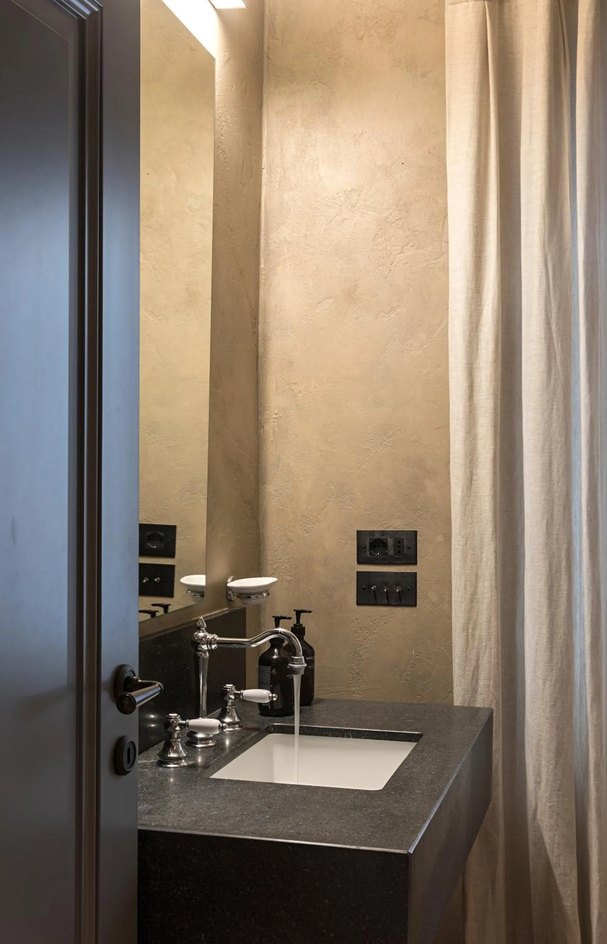 Bathroom in Rastrello