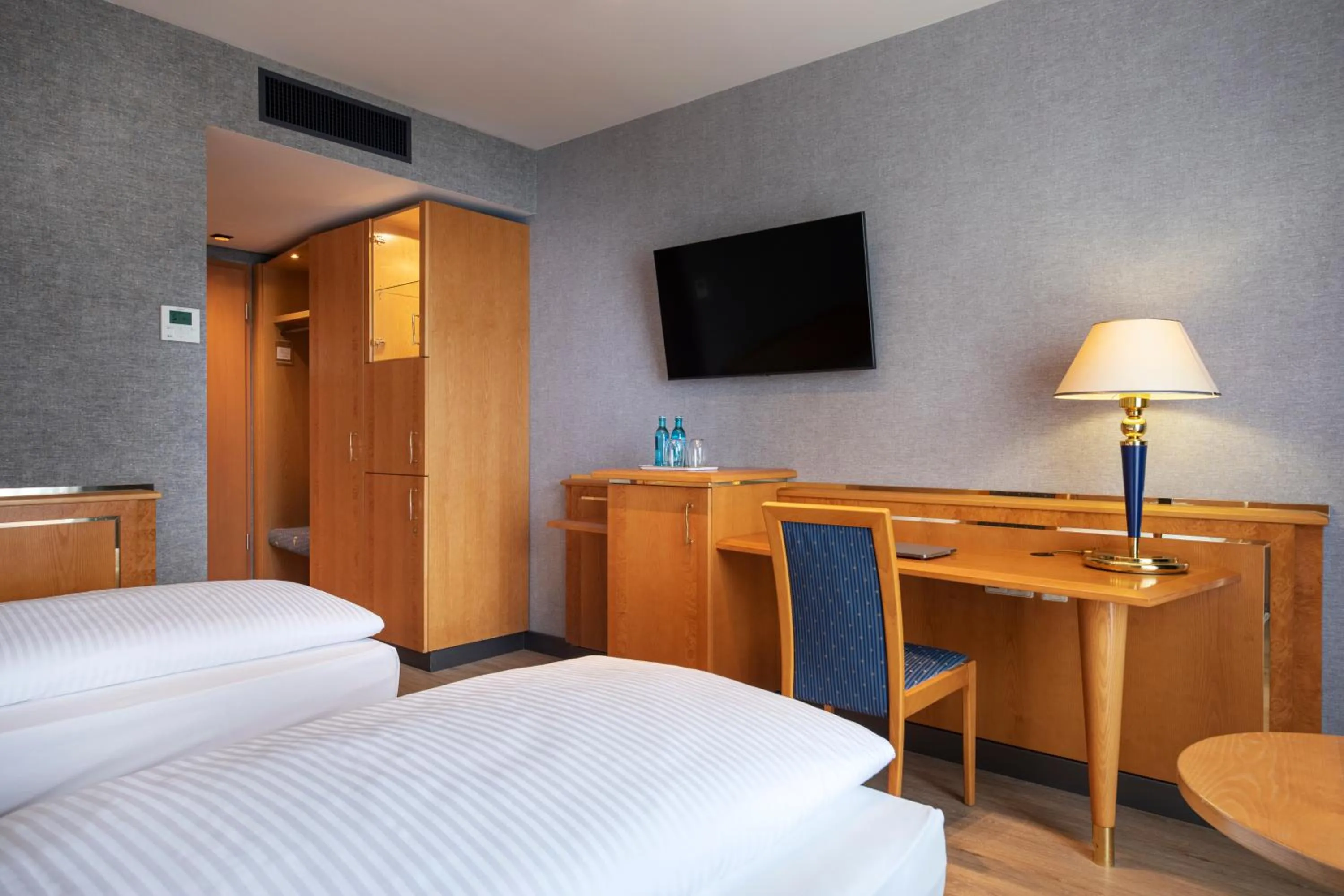 Bedroom, Bed in ACHAT Hotel Magdeburg