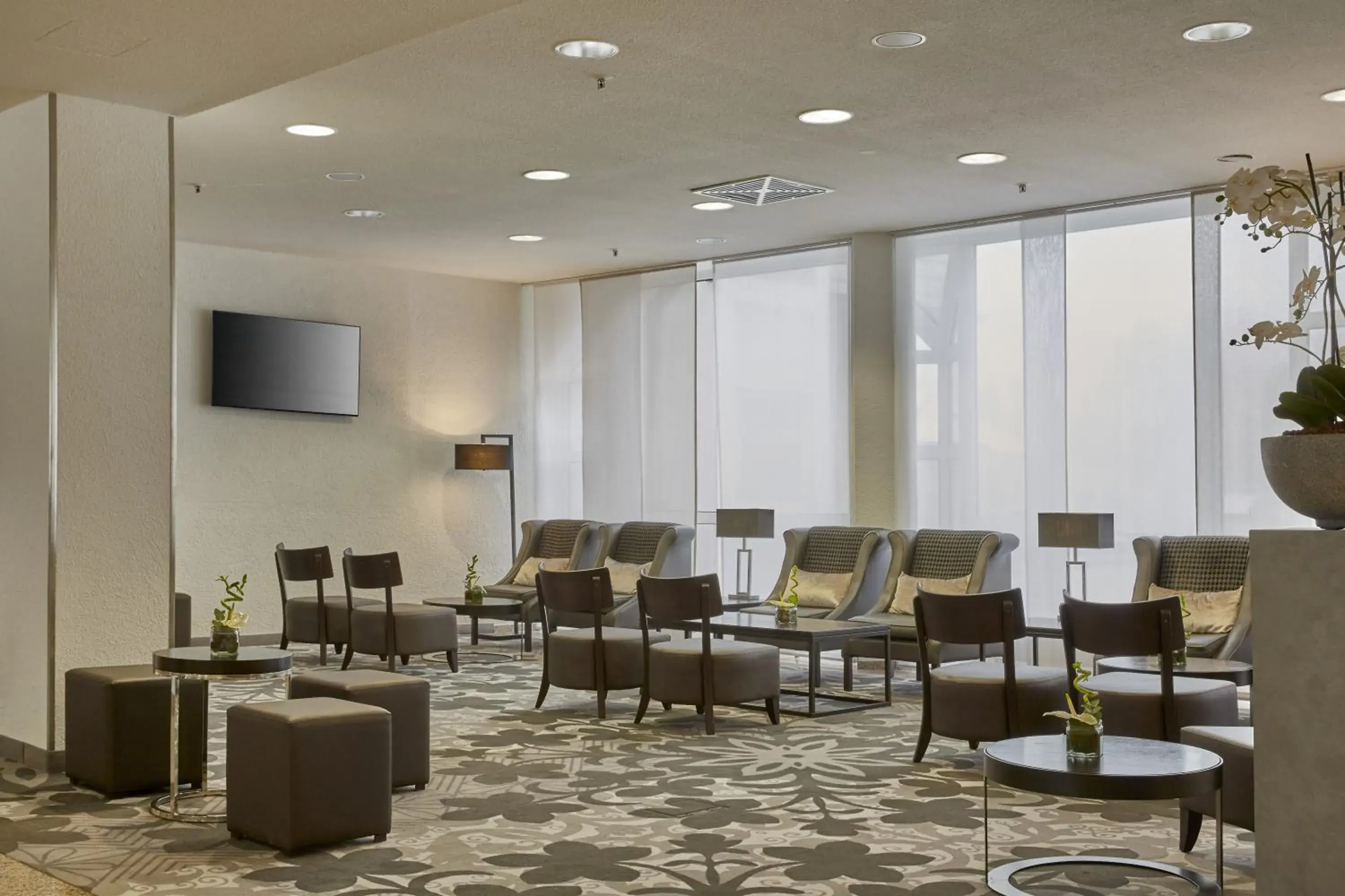 Lobby or reception in H+ Hotel Wiesbaden Niedernhausen Lobby or reception in H+ Hotel Wiesbaden Niedernhausen