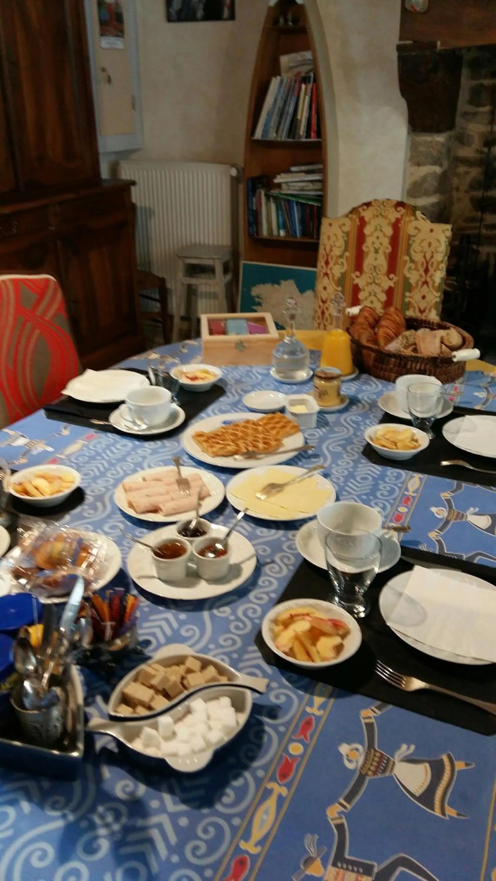 Dining area in Le Jardin à Mordreuc