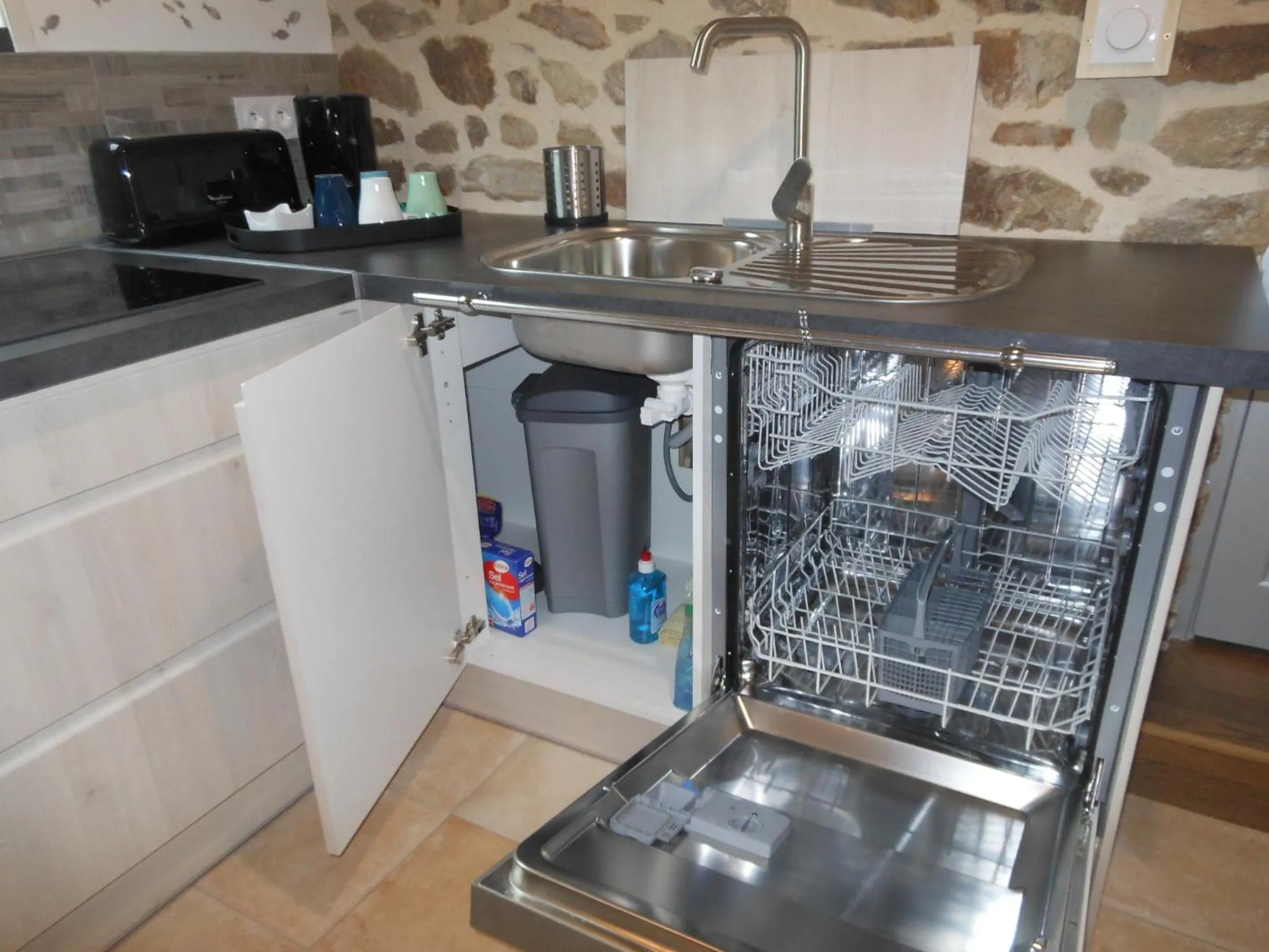 Kitchen or kitchenette in Le Jardin à Mordreuc