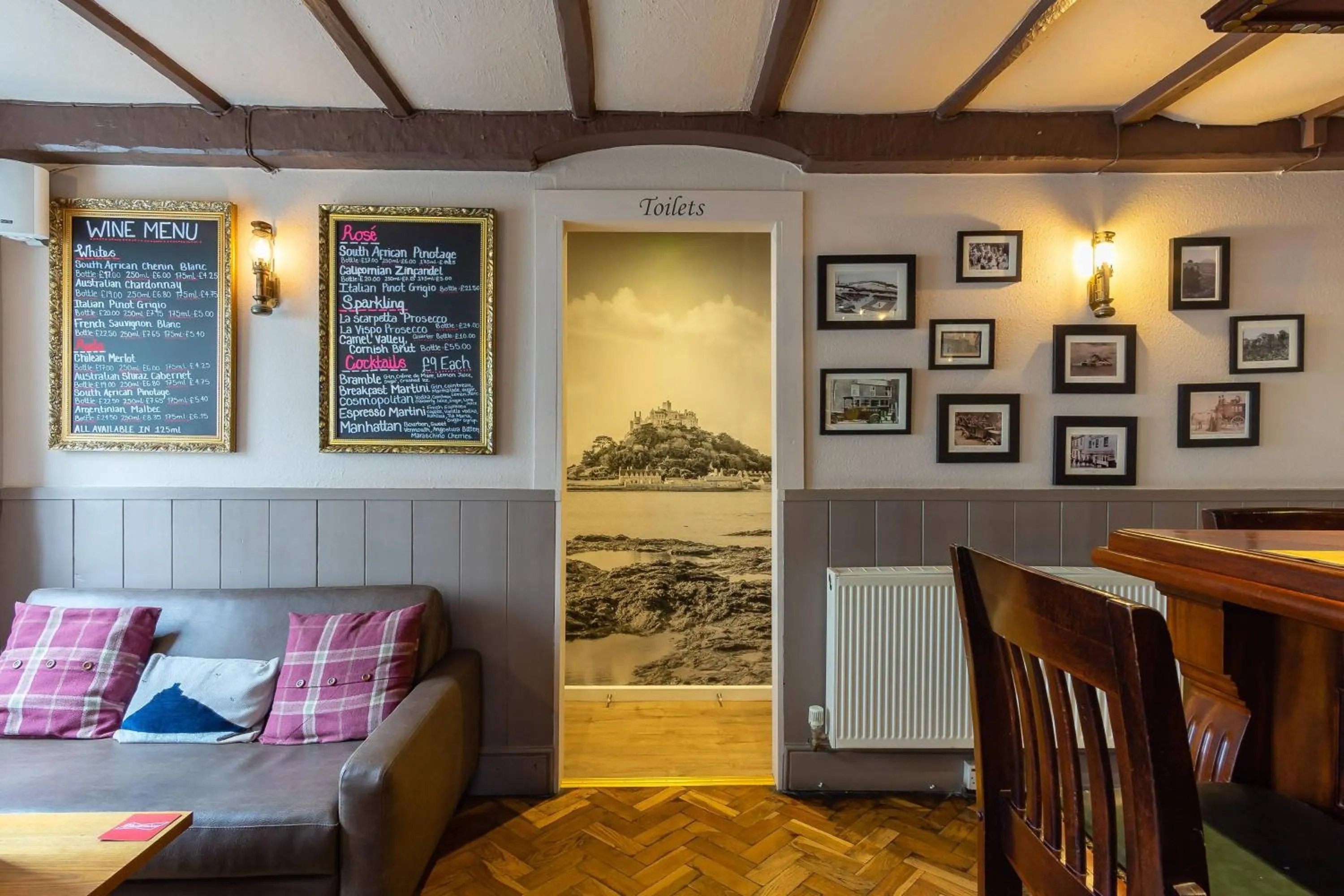 Lounge or bar in Marazion Hotel