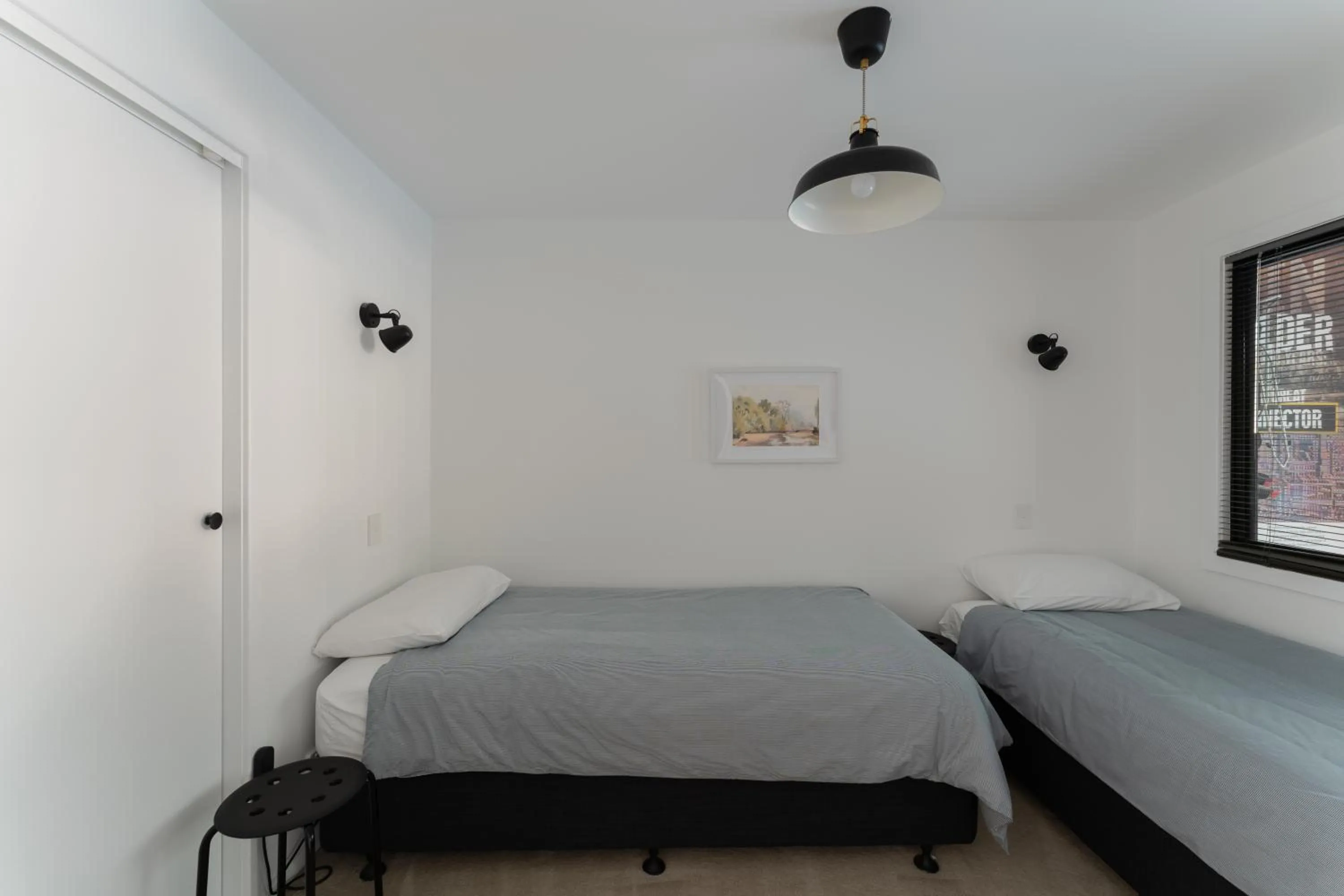 Bed in Derby Bank House- Heritage listed two bedroom old school B&B suite or a self contained cabin
