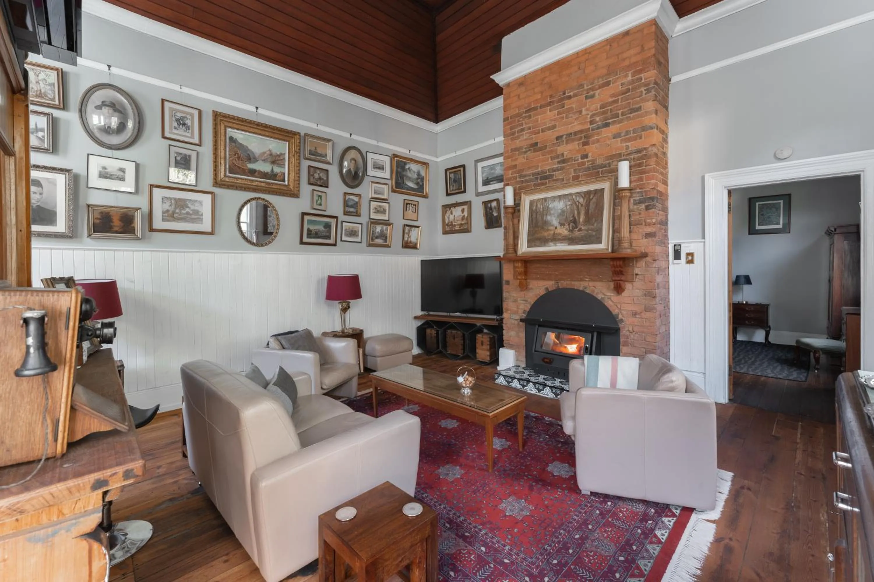 TV and multimedia in Derby Bank House- Heritage listed two bedroom old school B&B suite or a self contained cabin