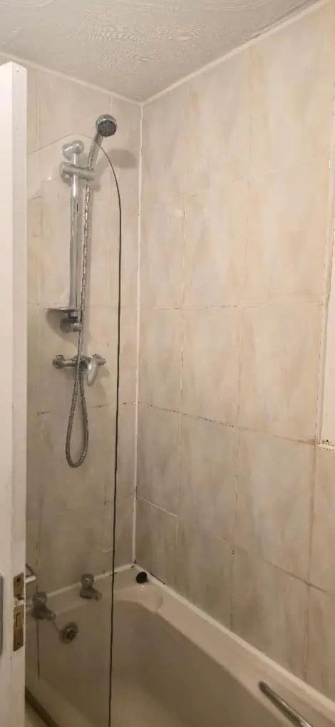 Bathroom in Quiet Residential Area Within Easy Reach Of Town