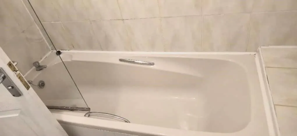 Bathroom in Quiet Residential Area Within Easy Reach Of Town