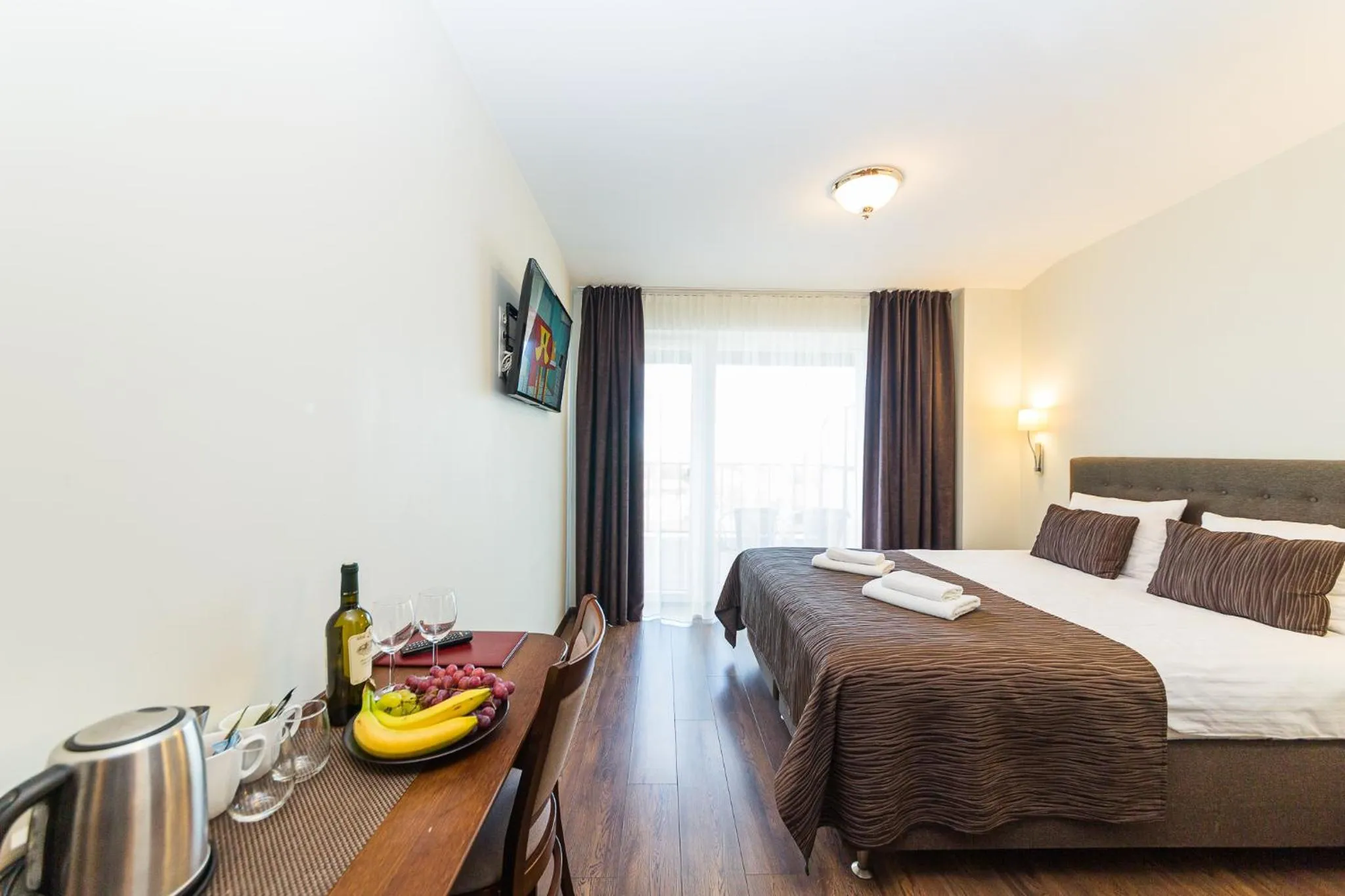 Bed in Motel Panorama