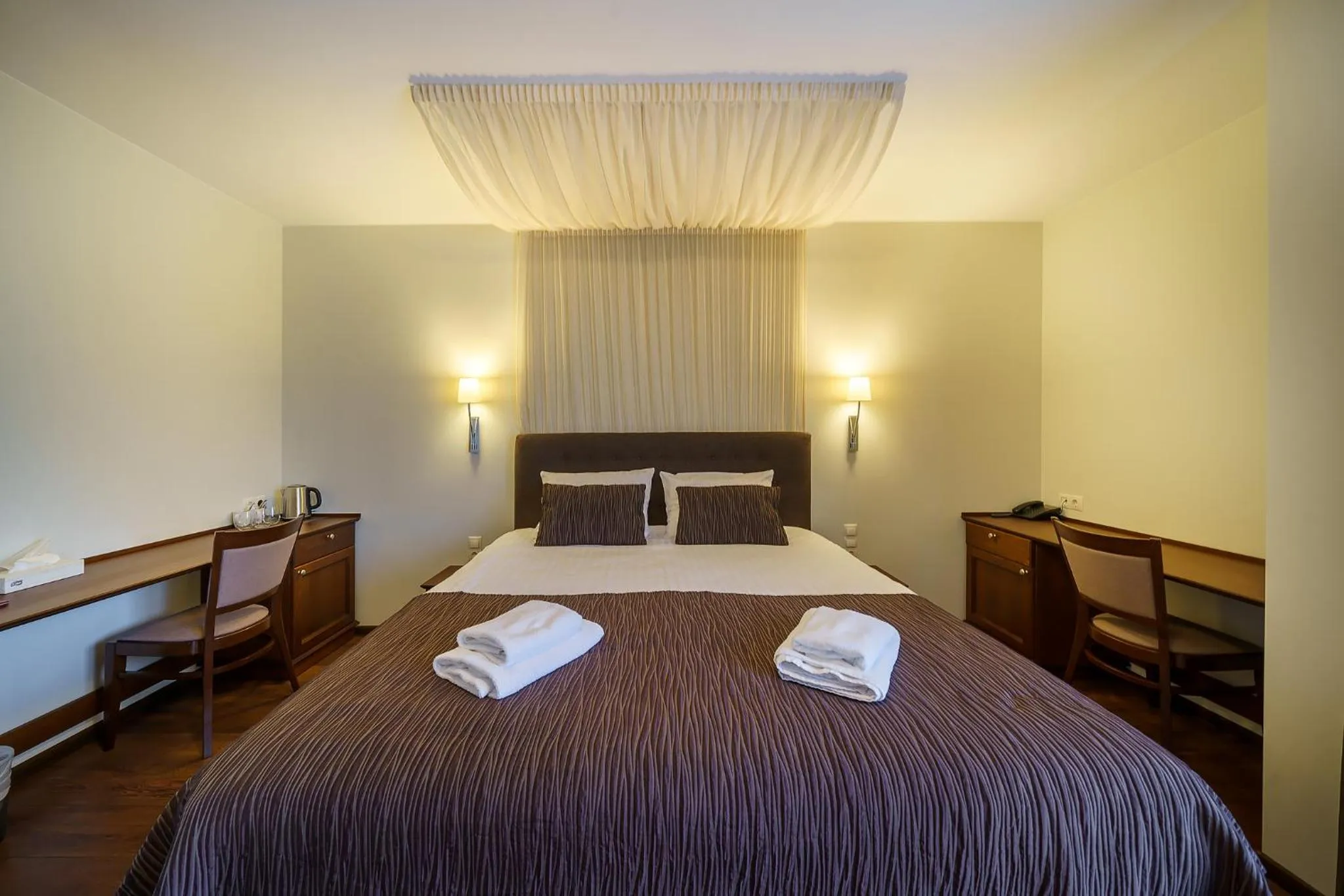 Bed in Motel Panorama