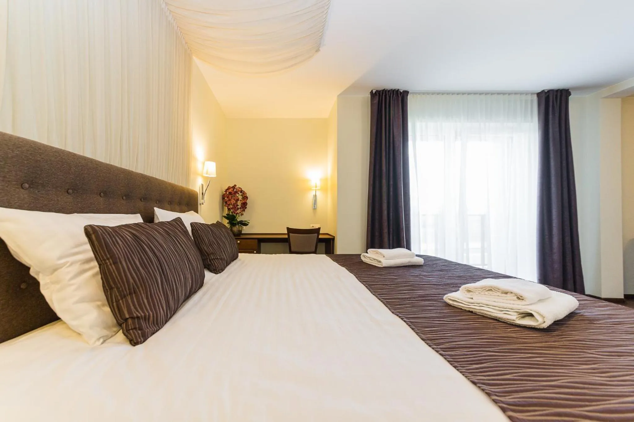 Bed in Motel Panorama