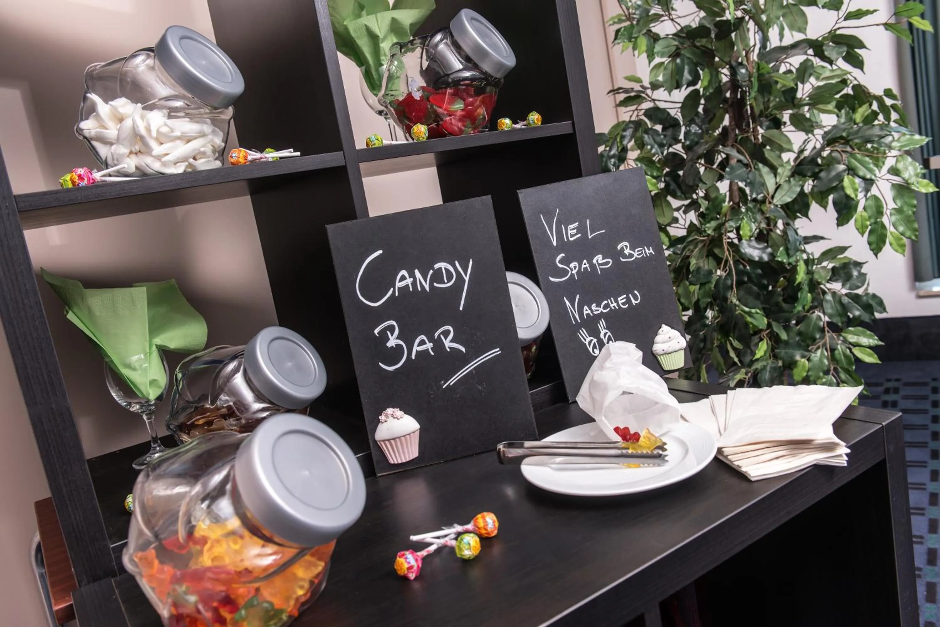 Lounge or bar in Wyndham Garden Duesseldorf Mettmann