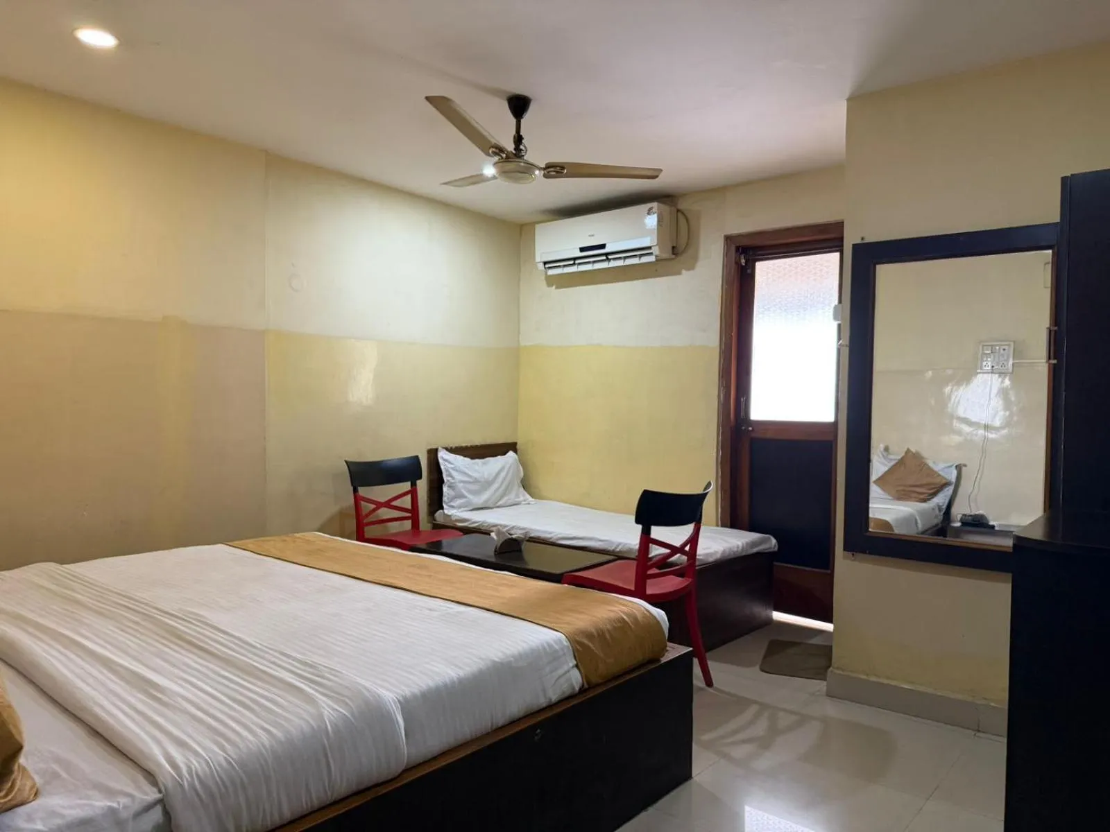 Bedroom in Hotel Deendayal