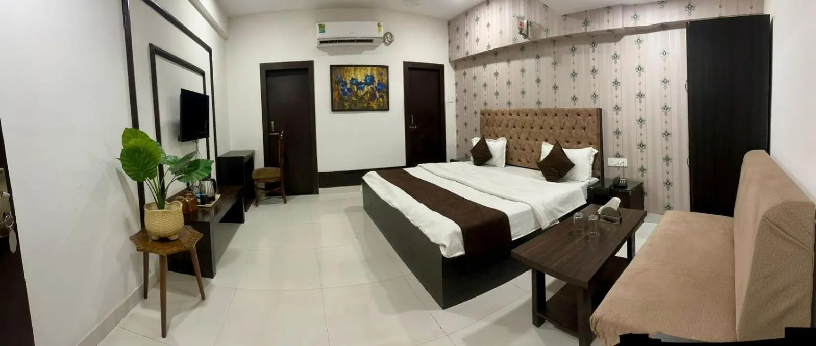 Photo of the whole room in Hotel Deendayal