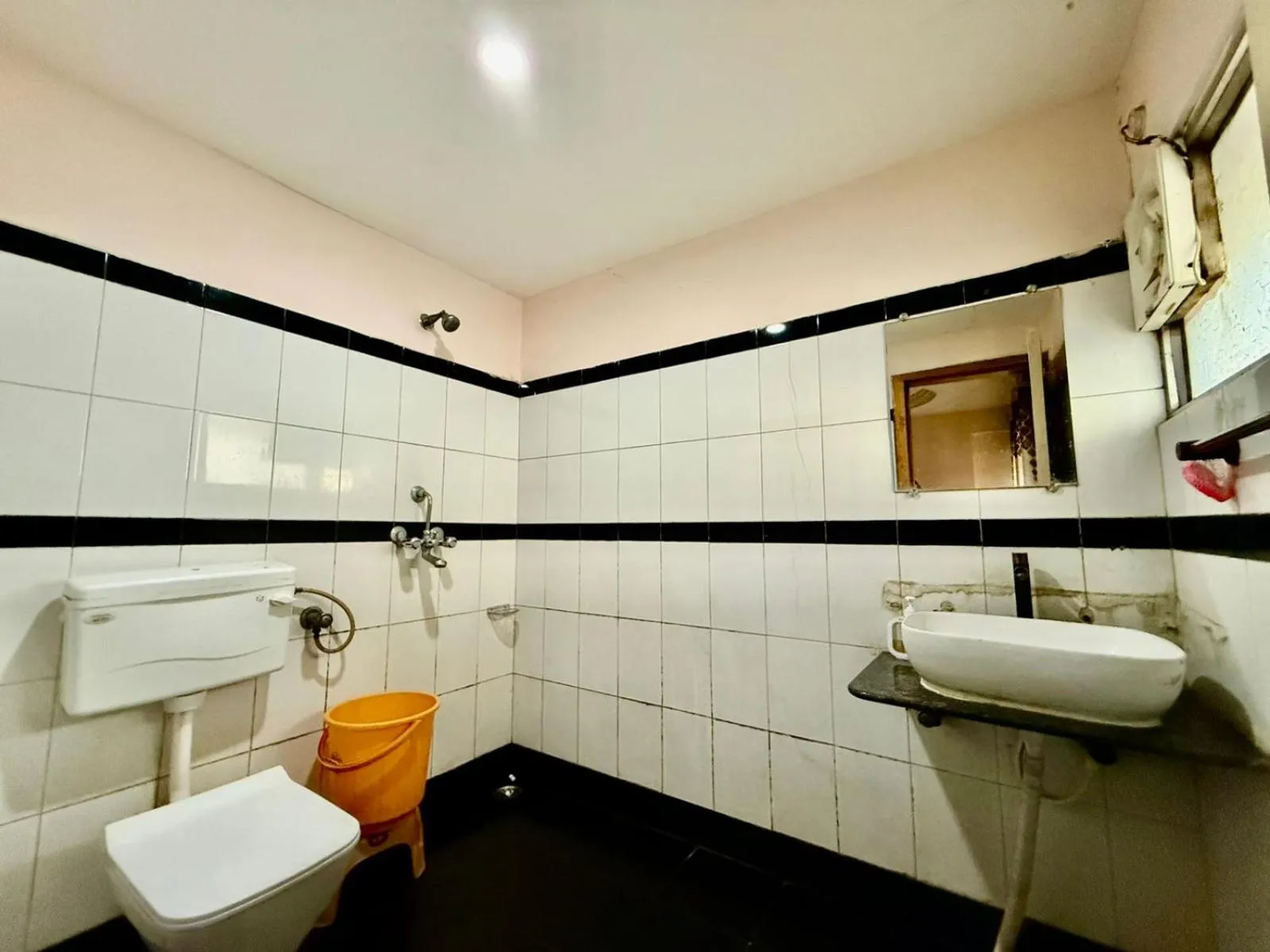 Bathroom in Hotel Deendayal