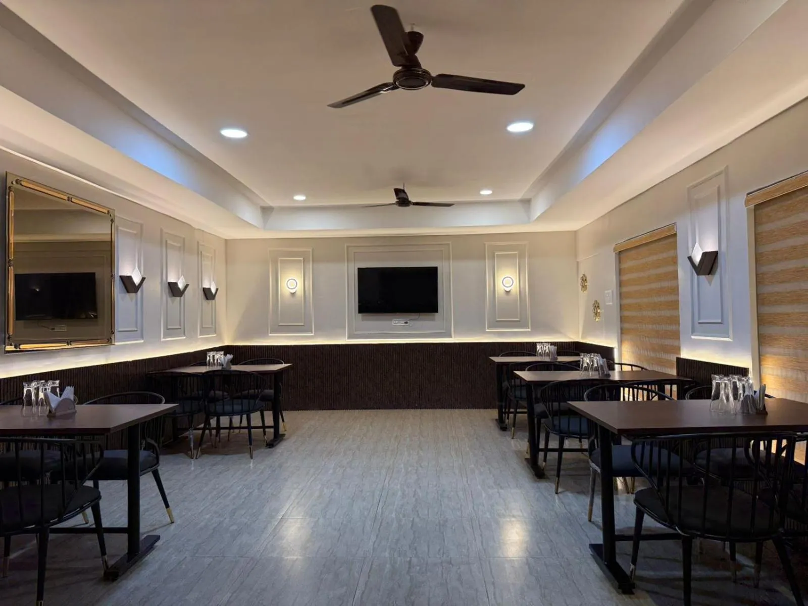 Banquet/Function facilities in Hotel Deendayal