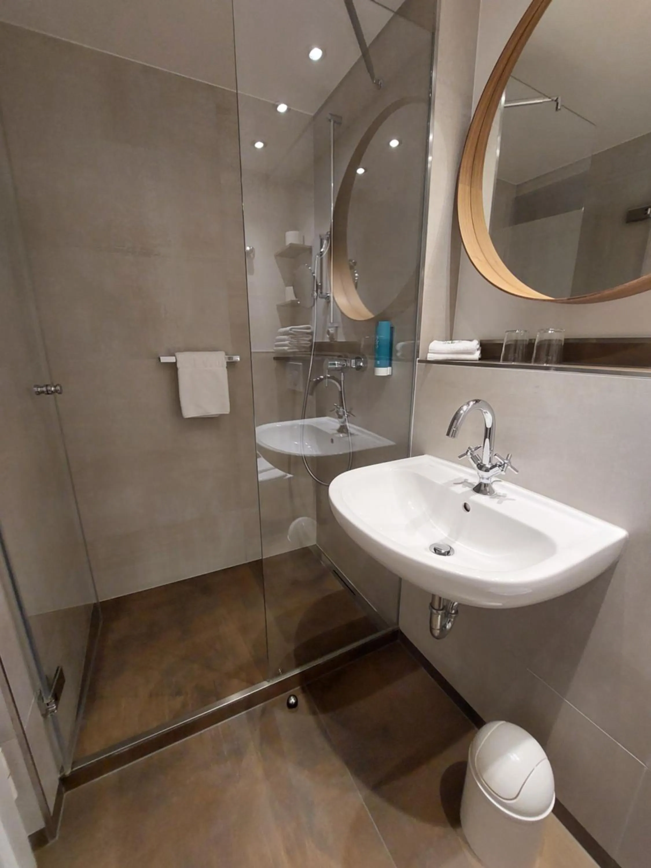 Shower in Hotel Wünschmann