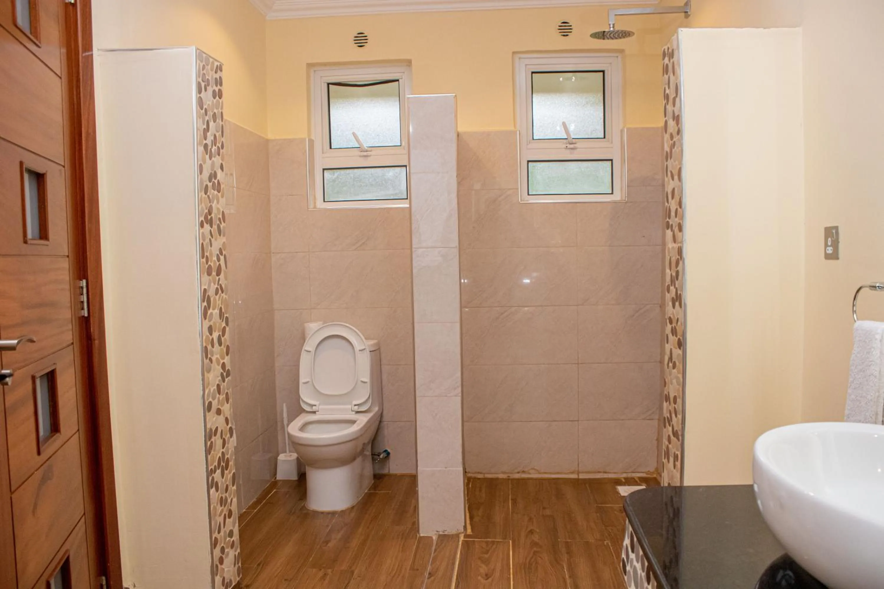 Shower in Lake Elementaita Mountain Lodge