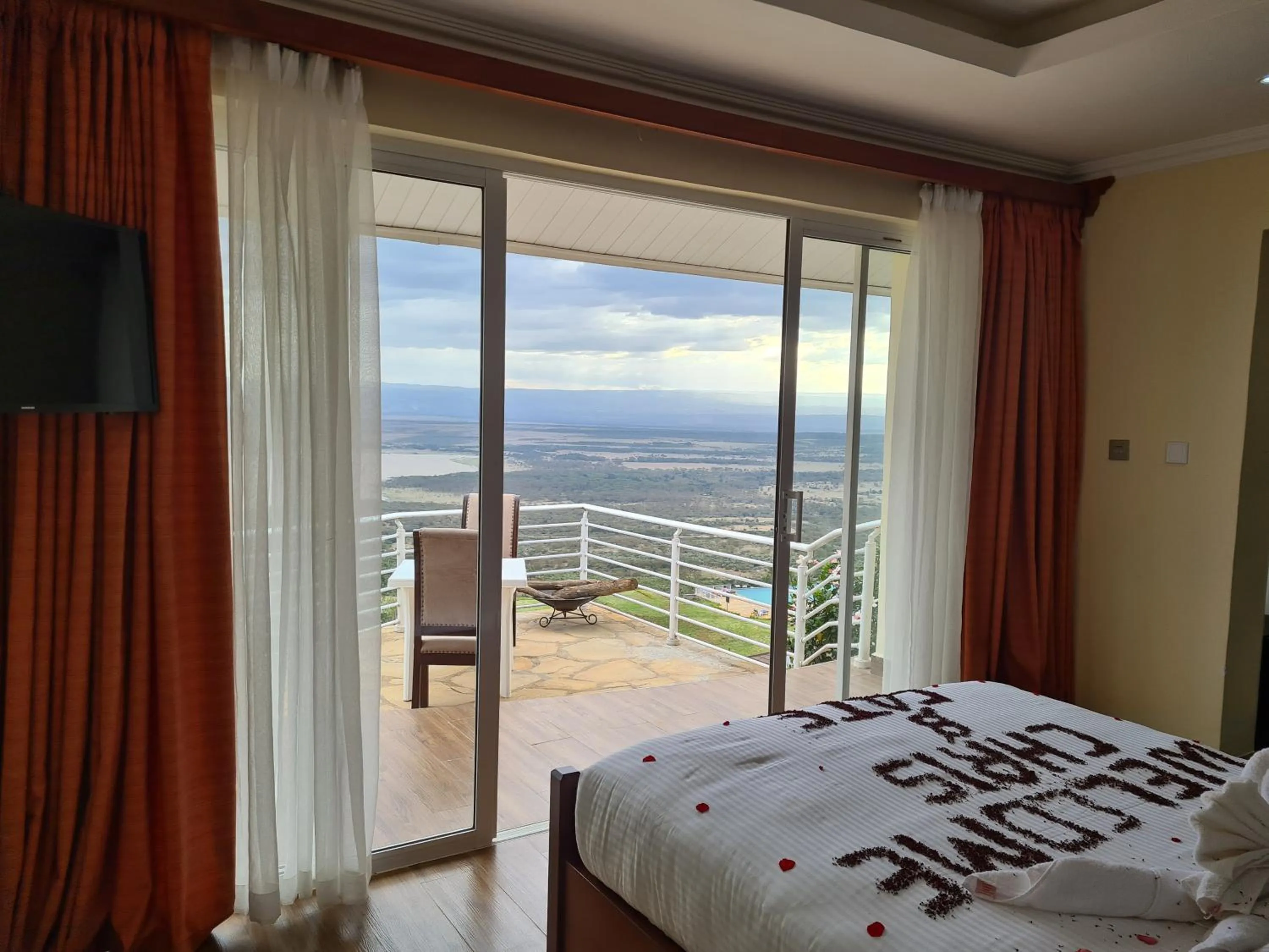 Balcony/Terrace, Bed in Lake Elementaita Mountain Lodge