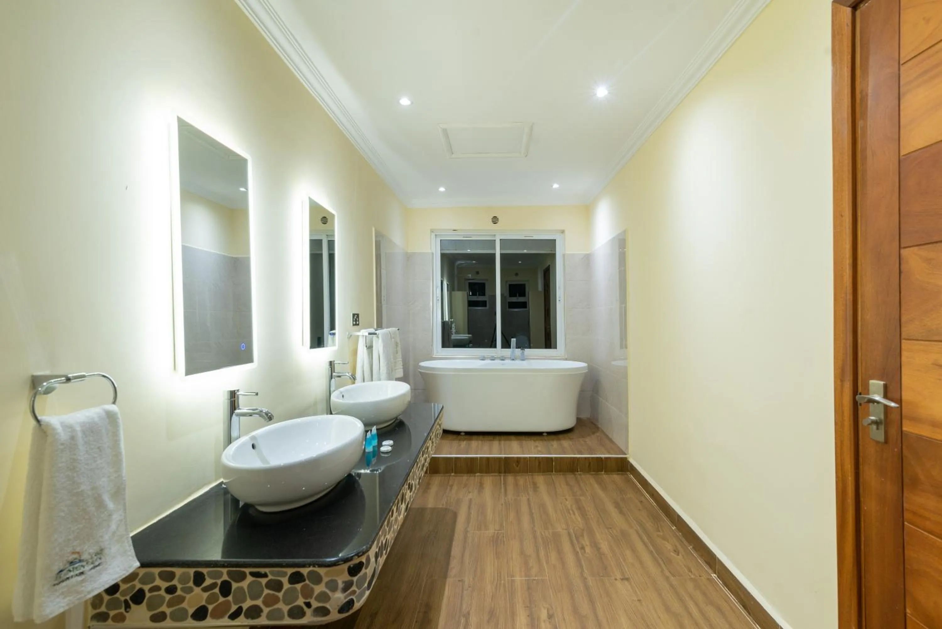 Bathroom, Bed in Lake Elementaita Mountain Lodge