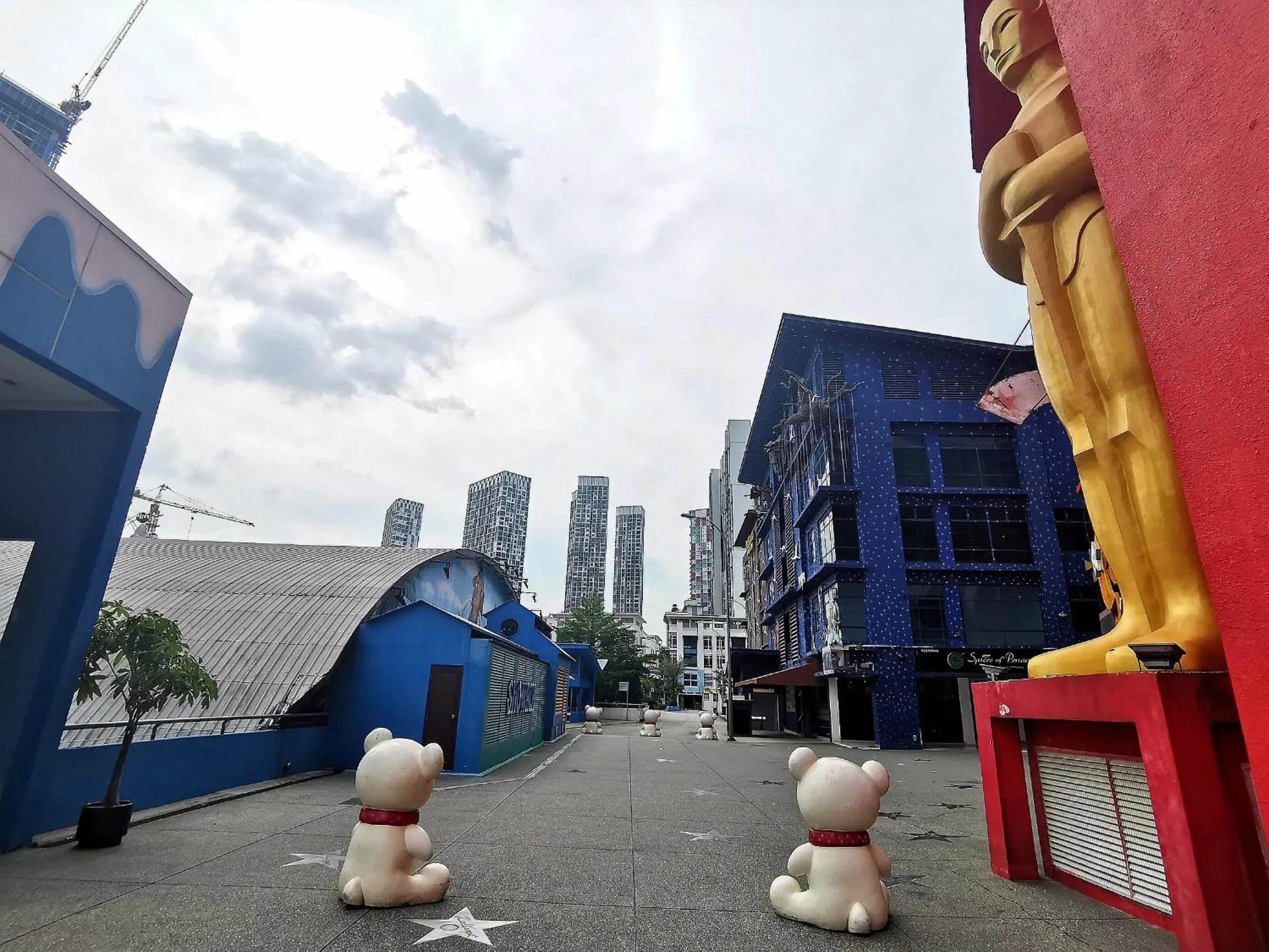 Neighbourhood in A's House i-City 1-4pax Studio Netflix Wifi