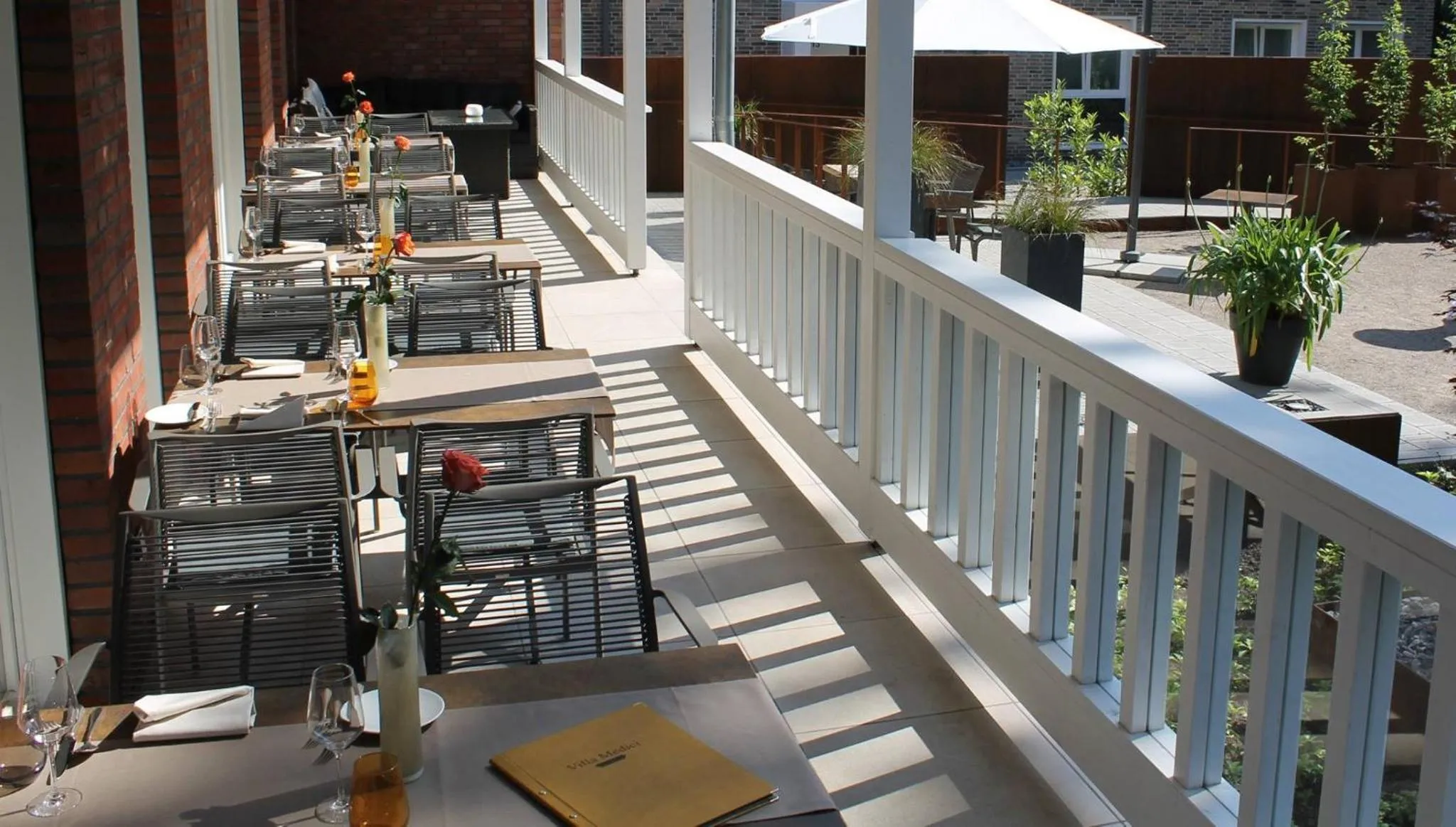 Restaurant/places to eat in Villa Medici